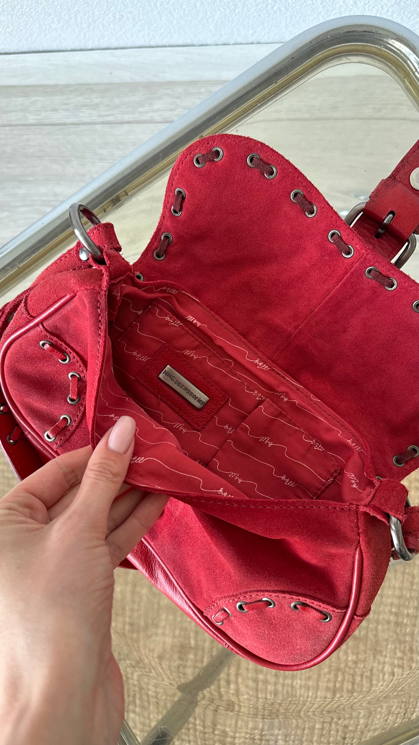 red suède and leather shoulderbag