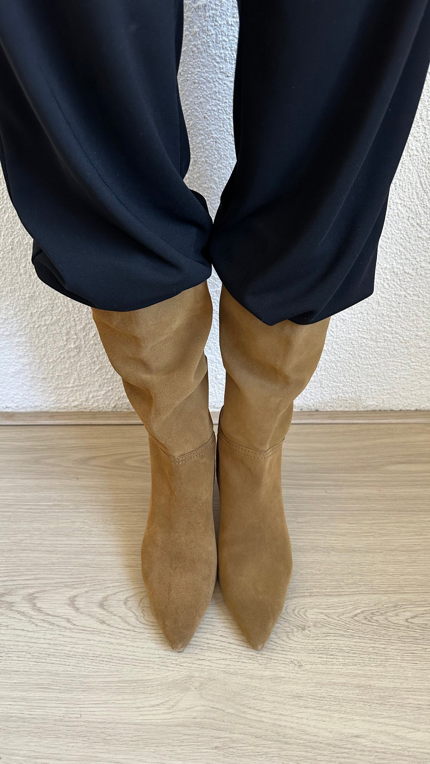 camel suede slouchy half-high boots 38