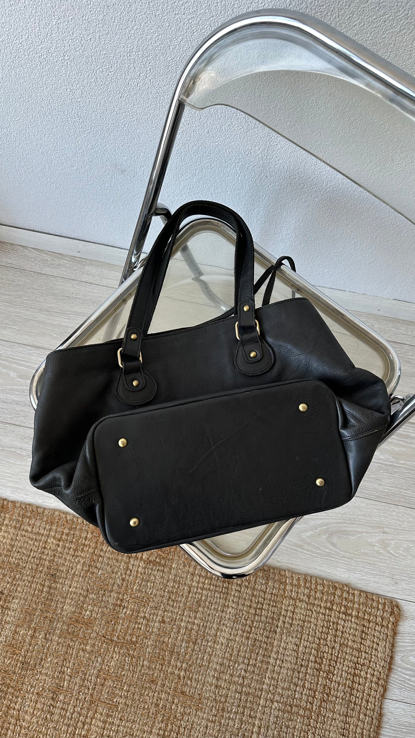 black leather shoulderbag with golden details