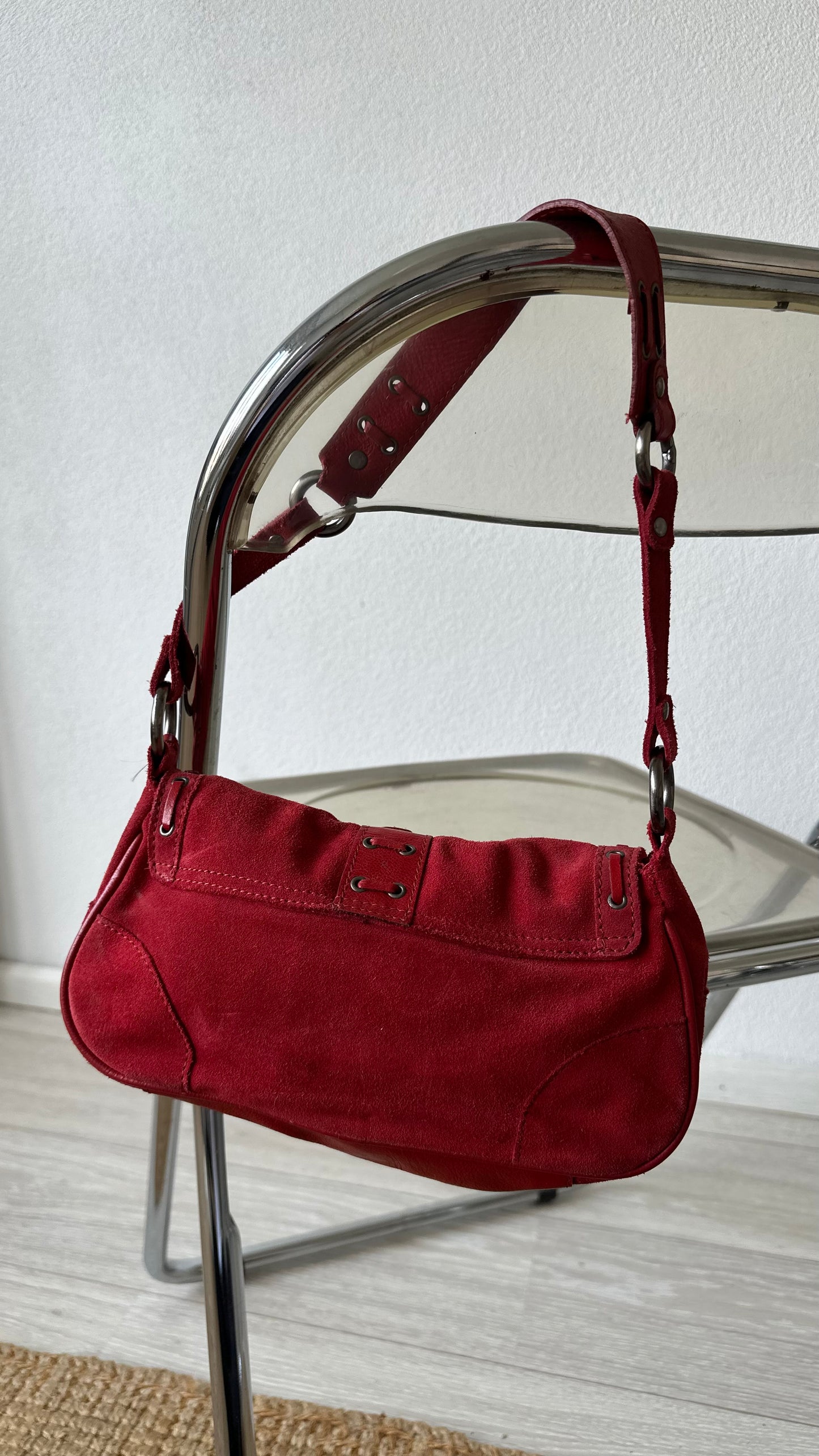 red suède and leather shoulderbag