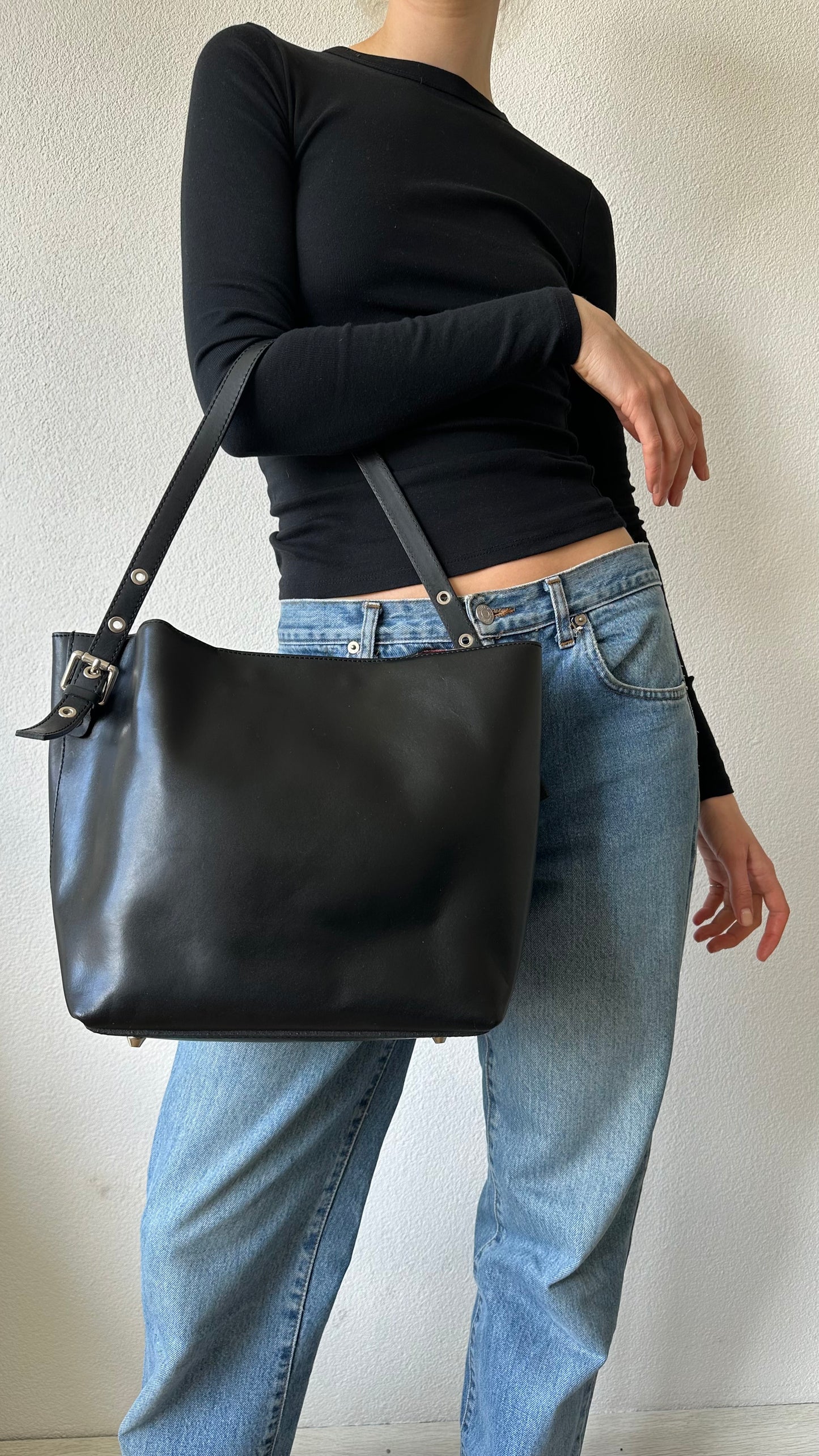black leather belt shoulderbag
