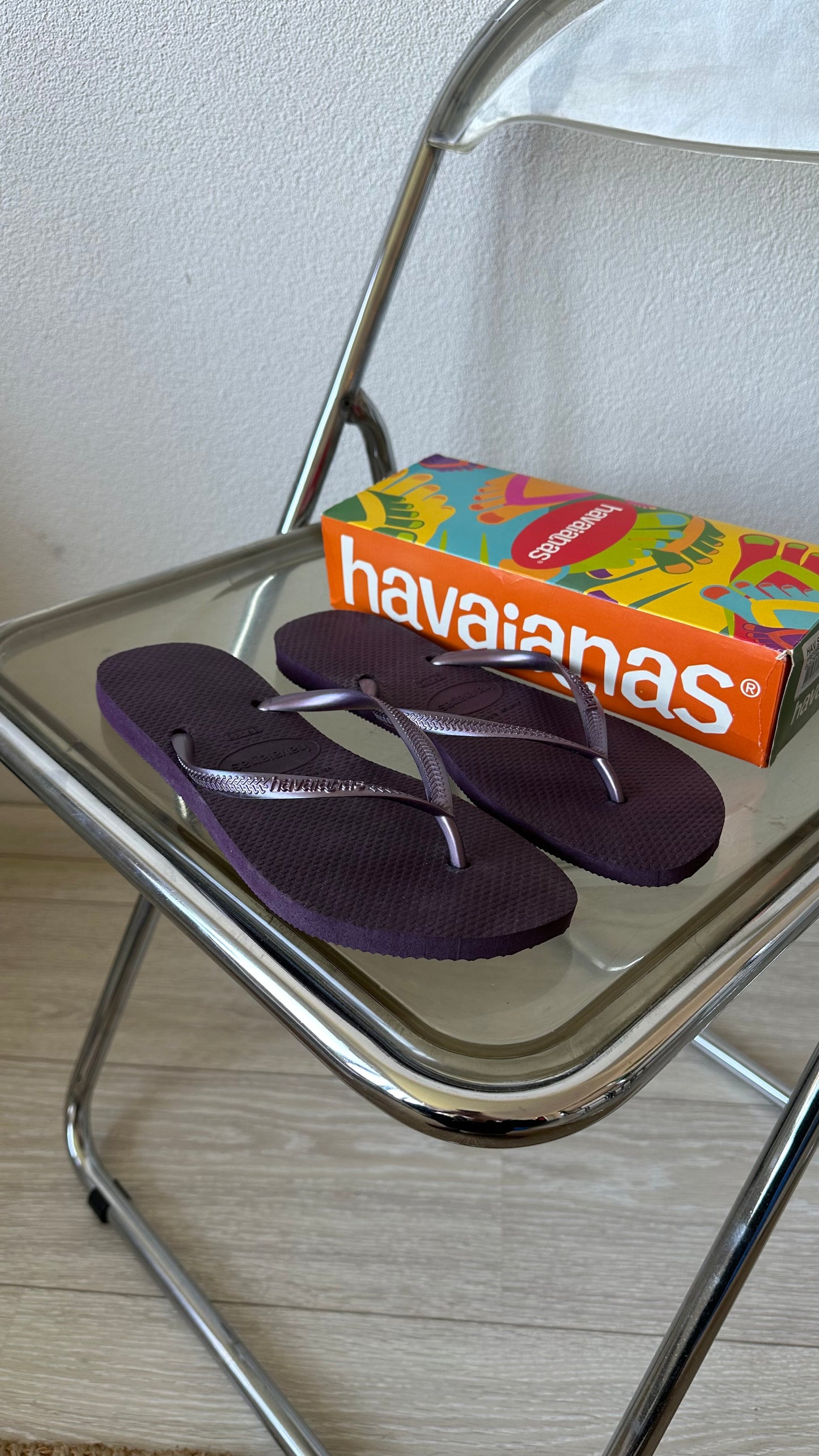 purple flip flops havaianas