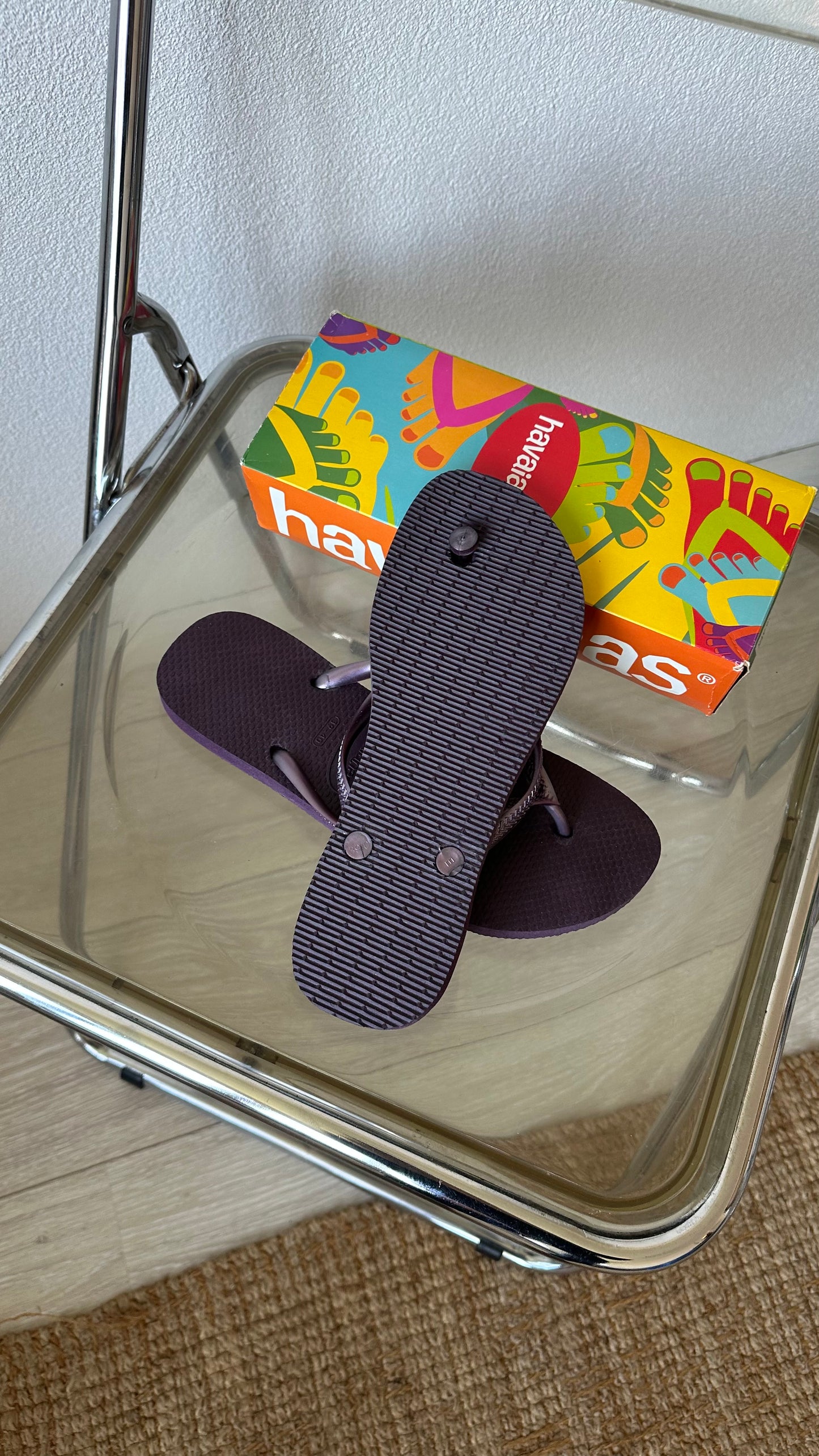 purple flip flops havaianas