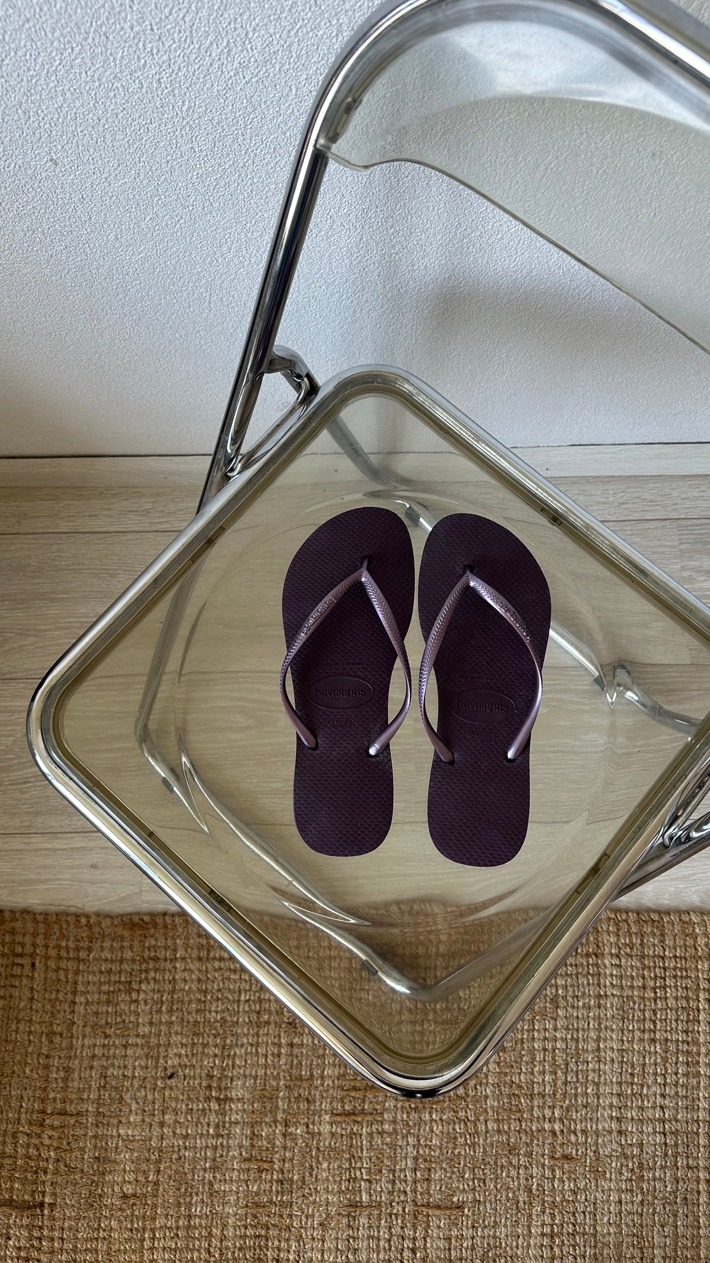 purple flip flops havaianas