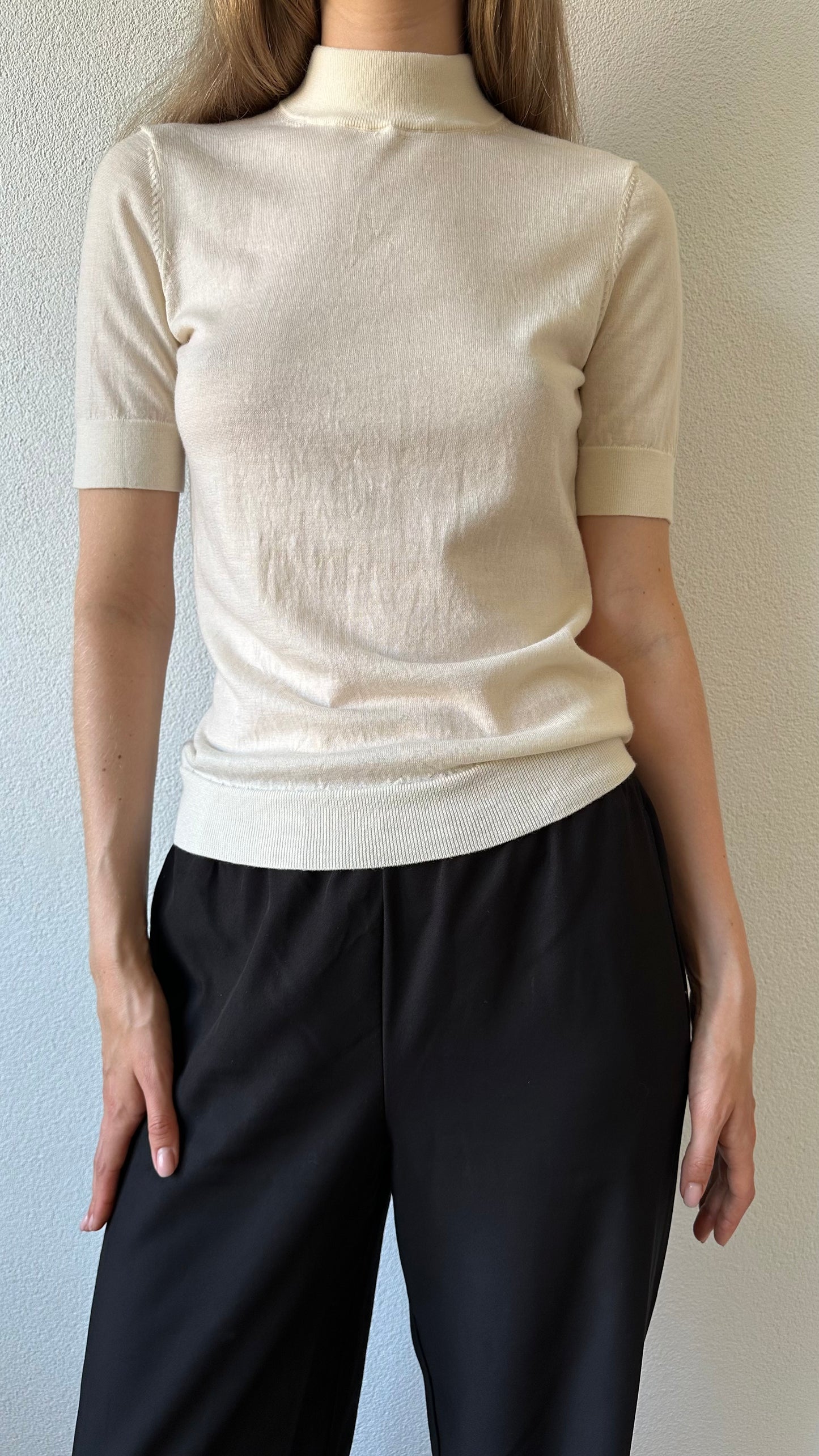 shortsleeve merino wool turtleneck in offwhite beige