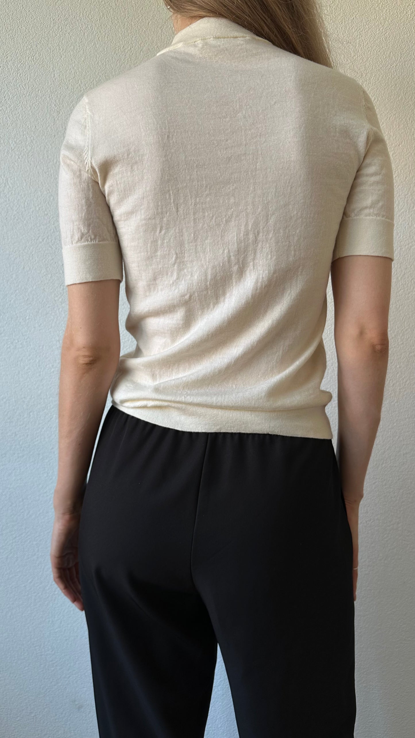 shortsleeve merino wool turtleneck in offwhite beige