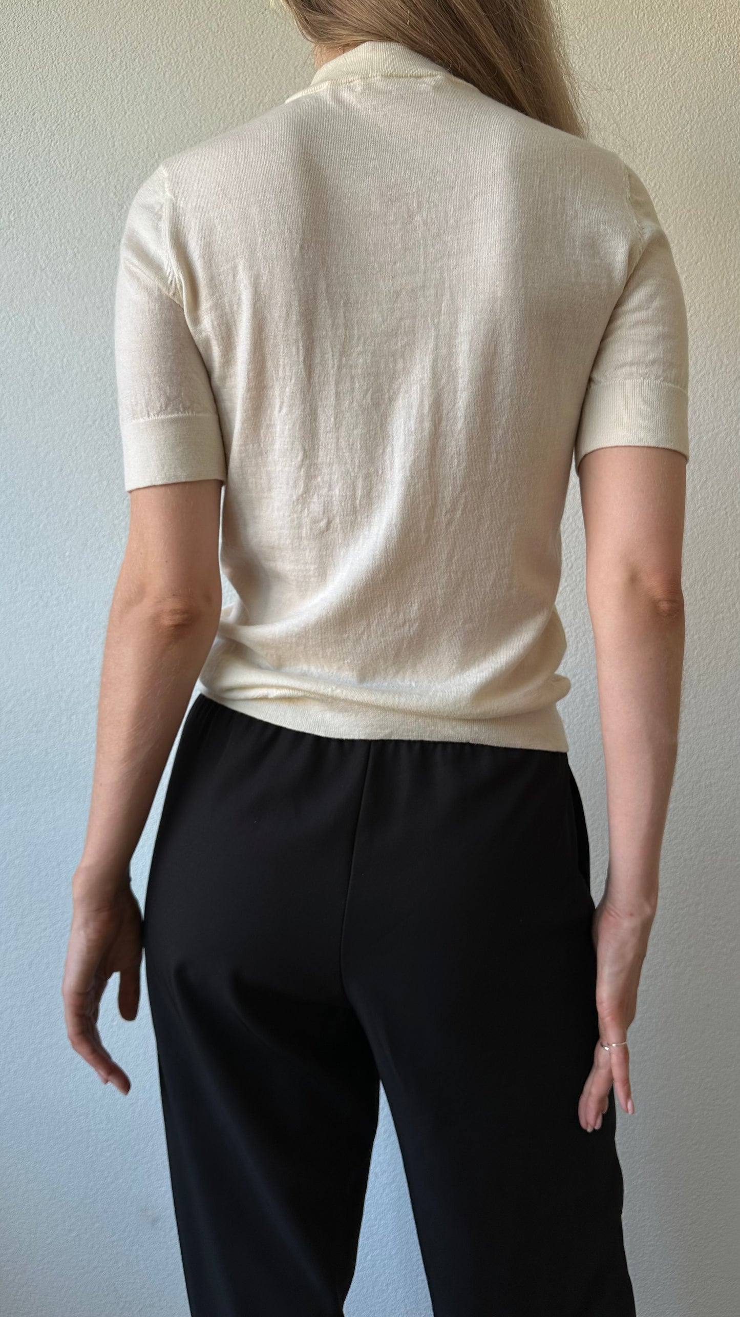 shortsleeve merino wool turtleneck in offwhite beige