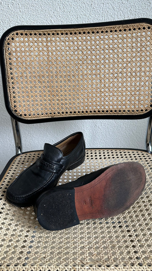 leather loafers in black size 40
