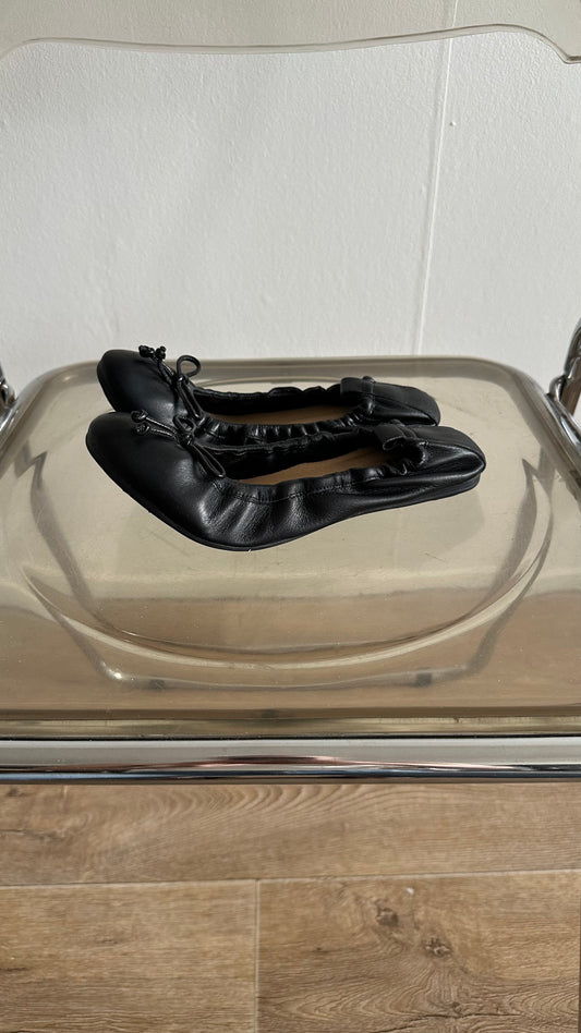 black ballet flats leather with bows