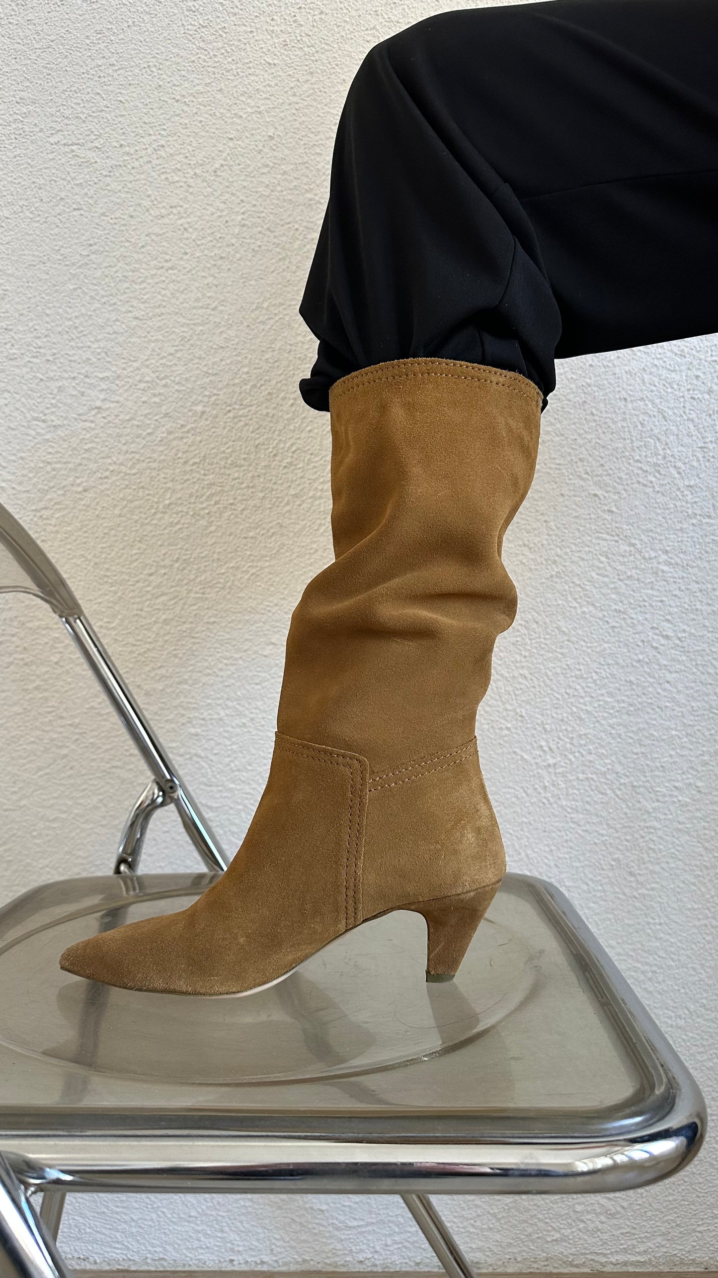camel suede slouchy half-high boots 38
