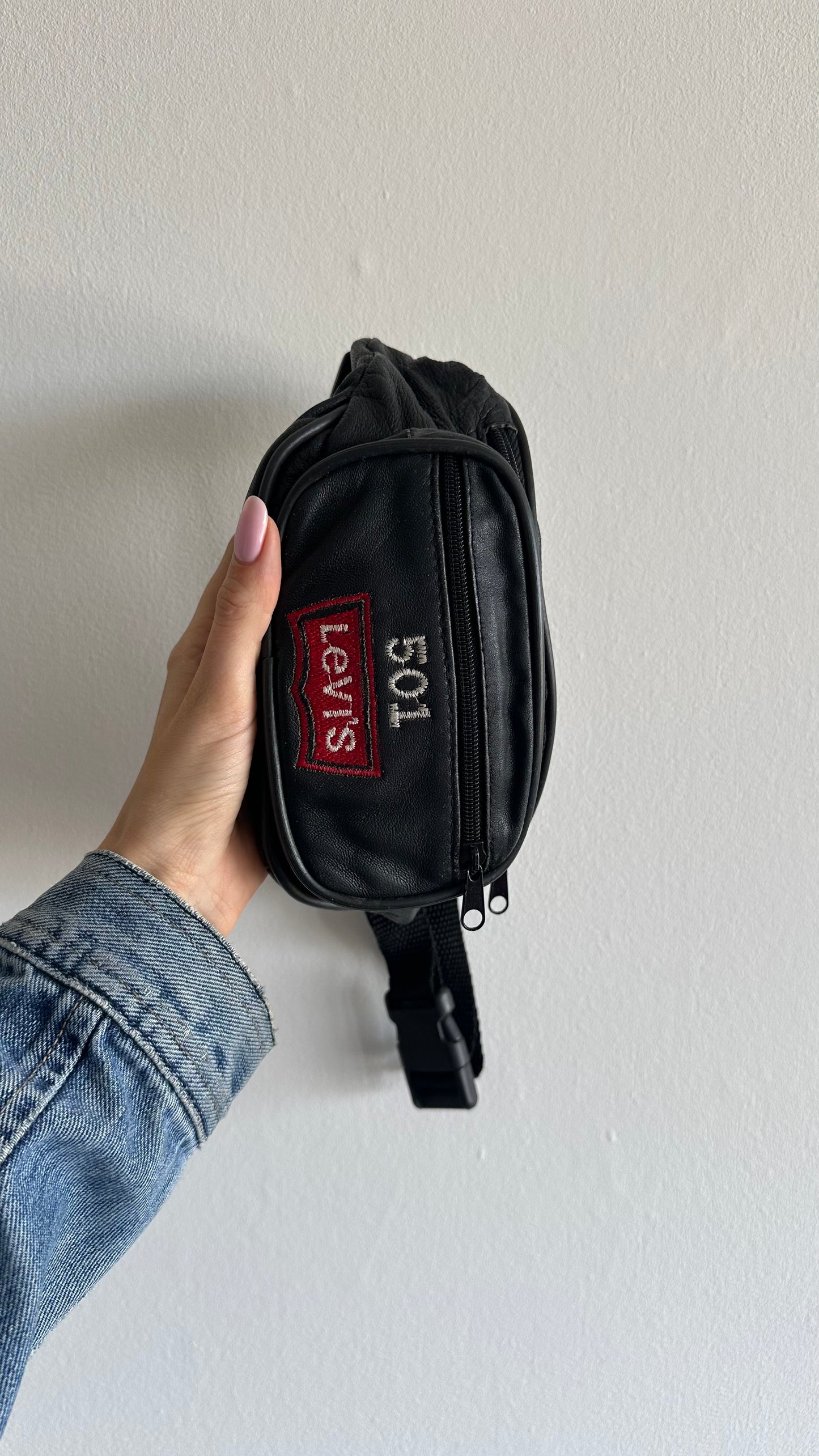 Levi’s vintage leather fannypack