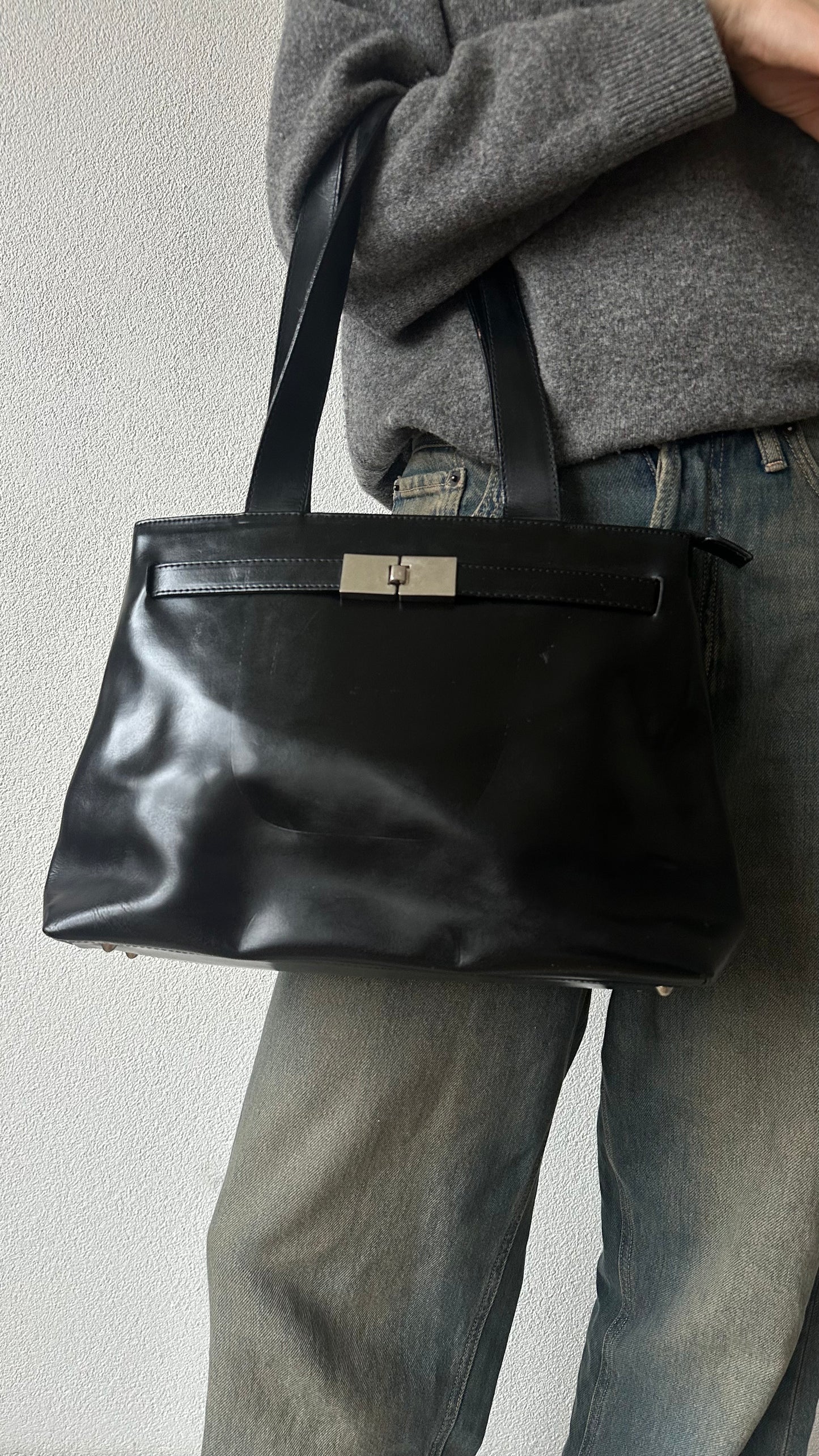 black leather shoulderbag silver details
