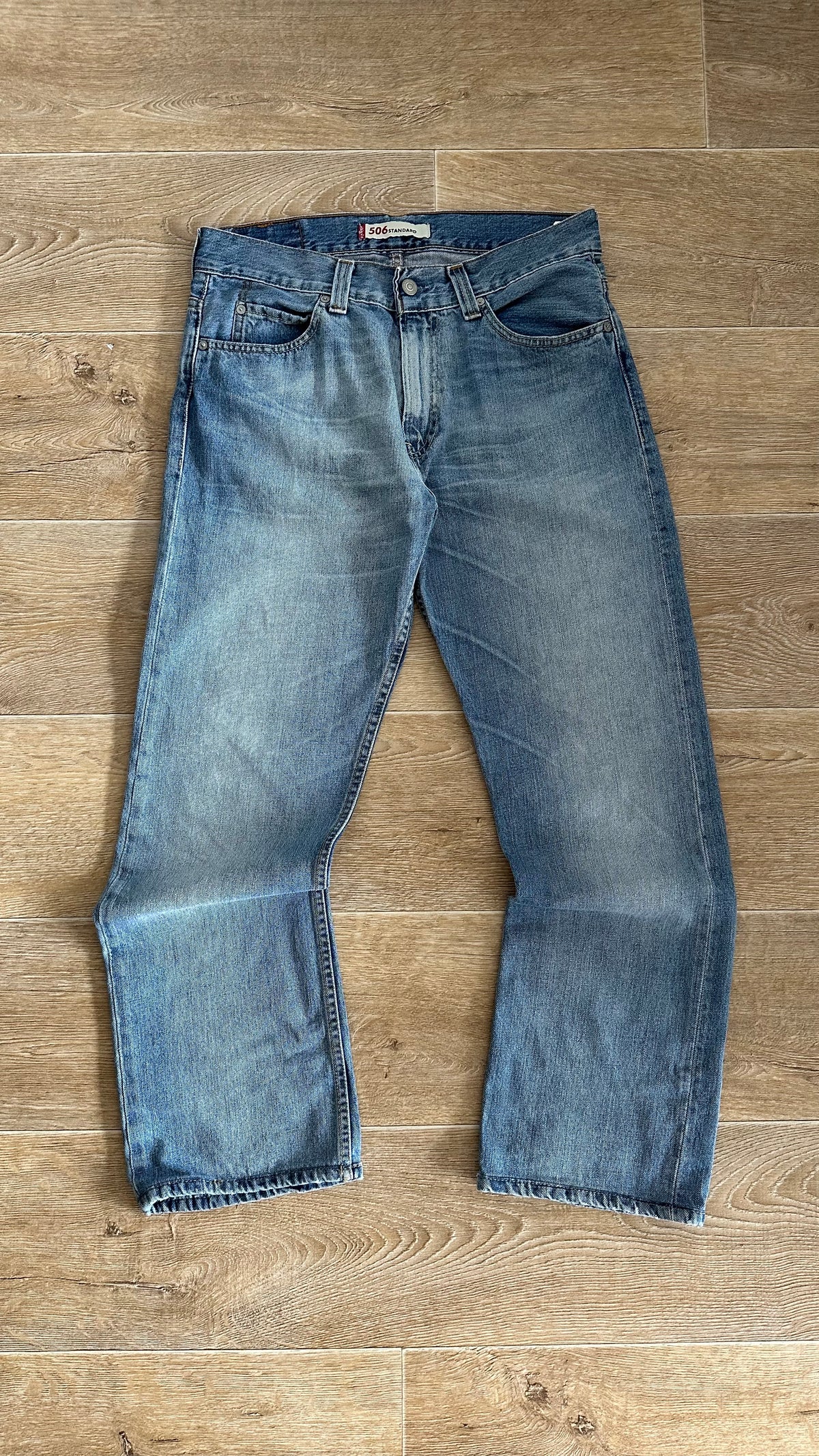 light denim 506 Levi’s jeans