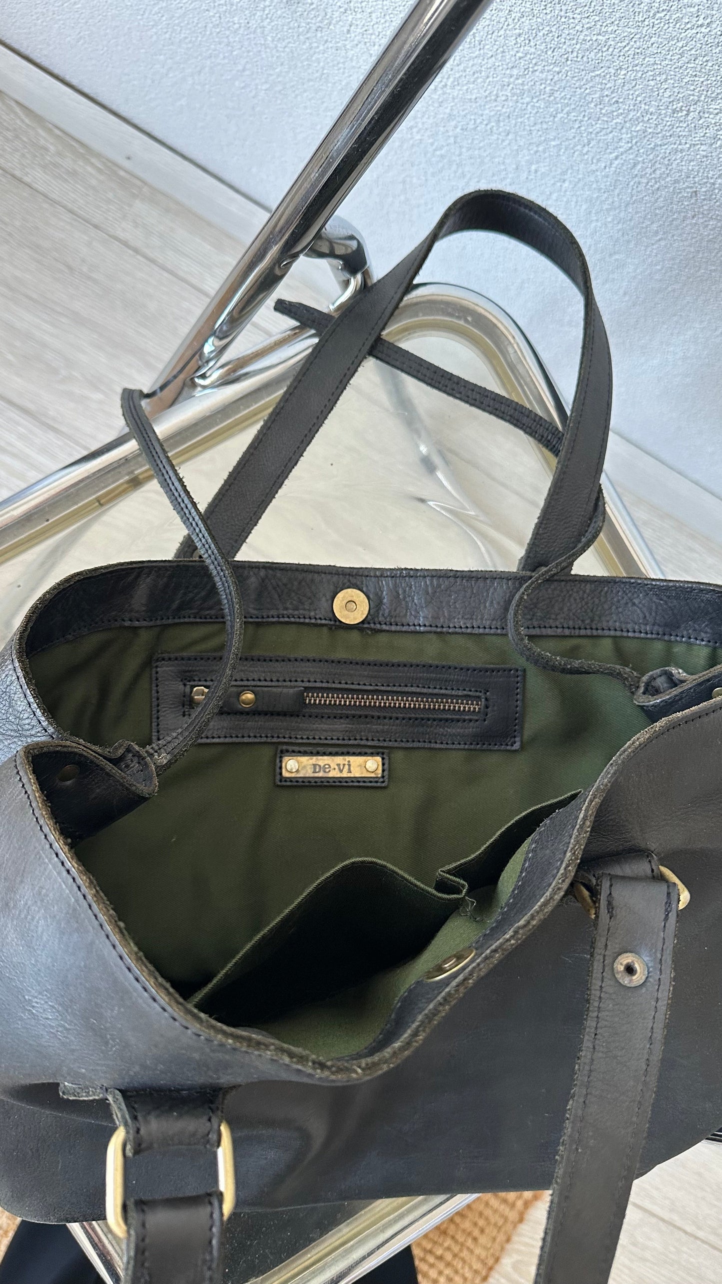 black leather shoulderbag with golden details