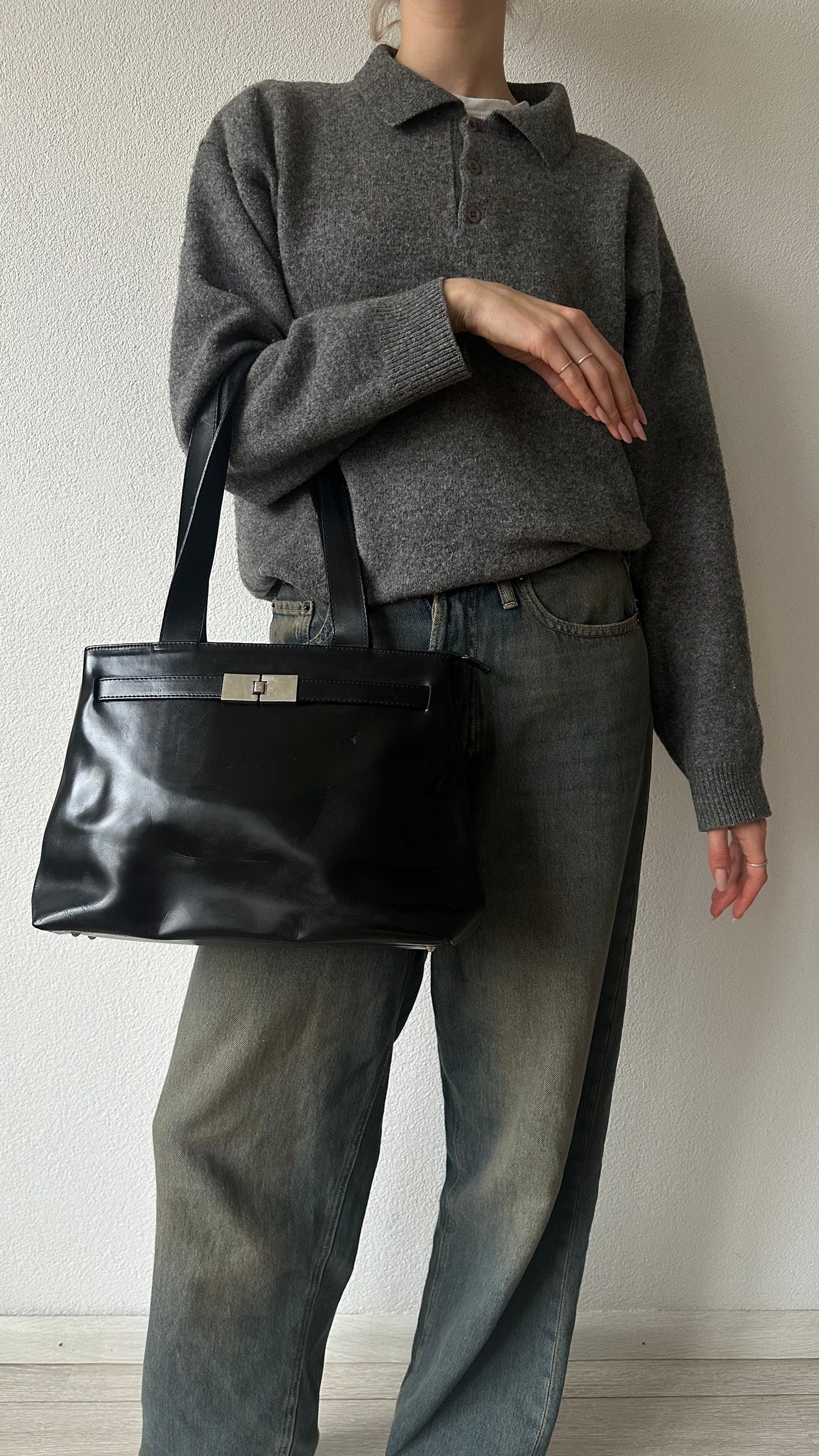 black leather shoulderbag silver details