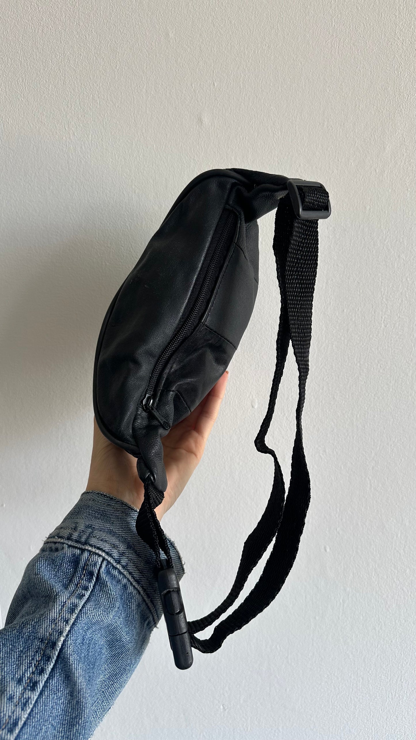 Levi’s vintage leather fannypack