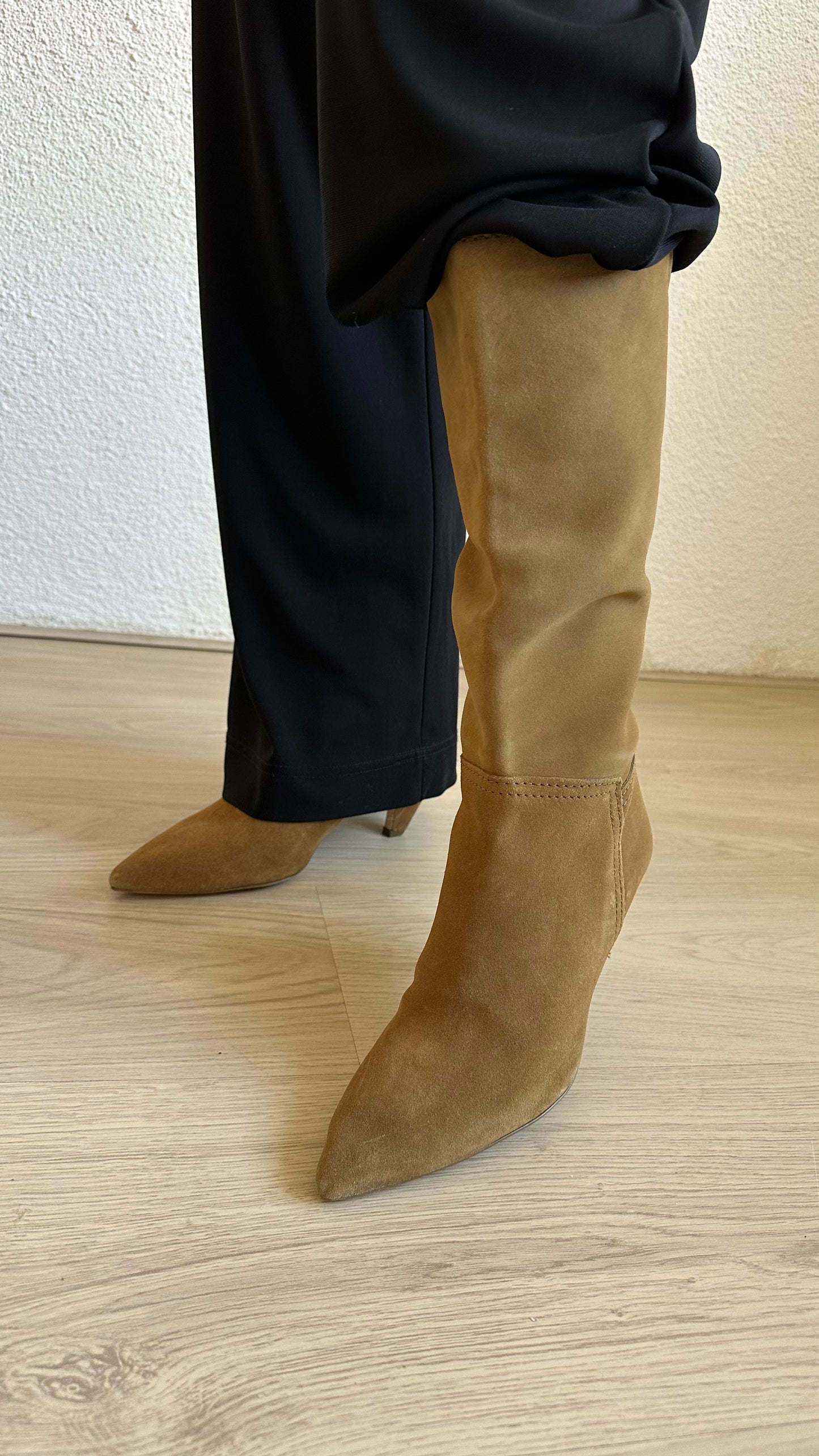 camel suede slouchy half-high boots 38