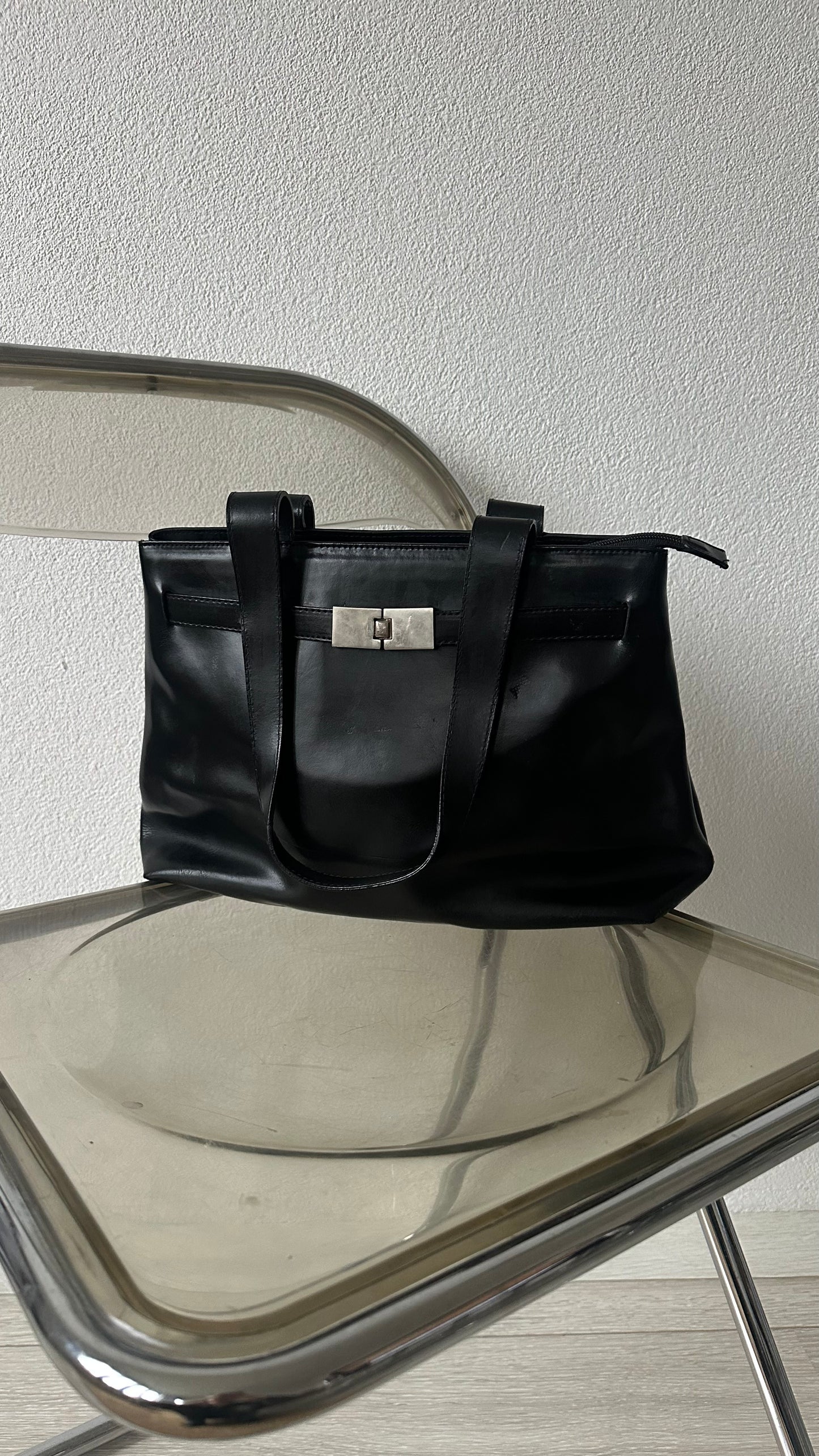 black leather shoulderbag silver details