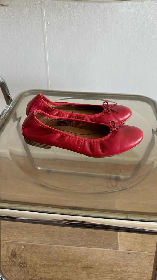 red leather Tamaris red ballet flats size 39