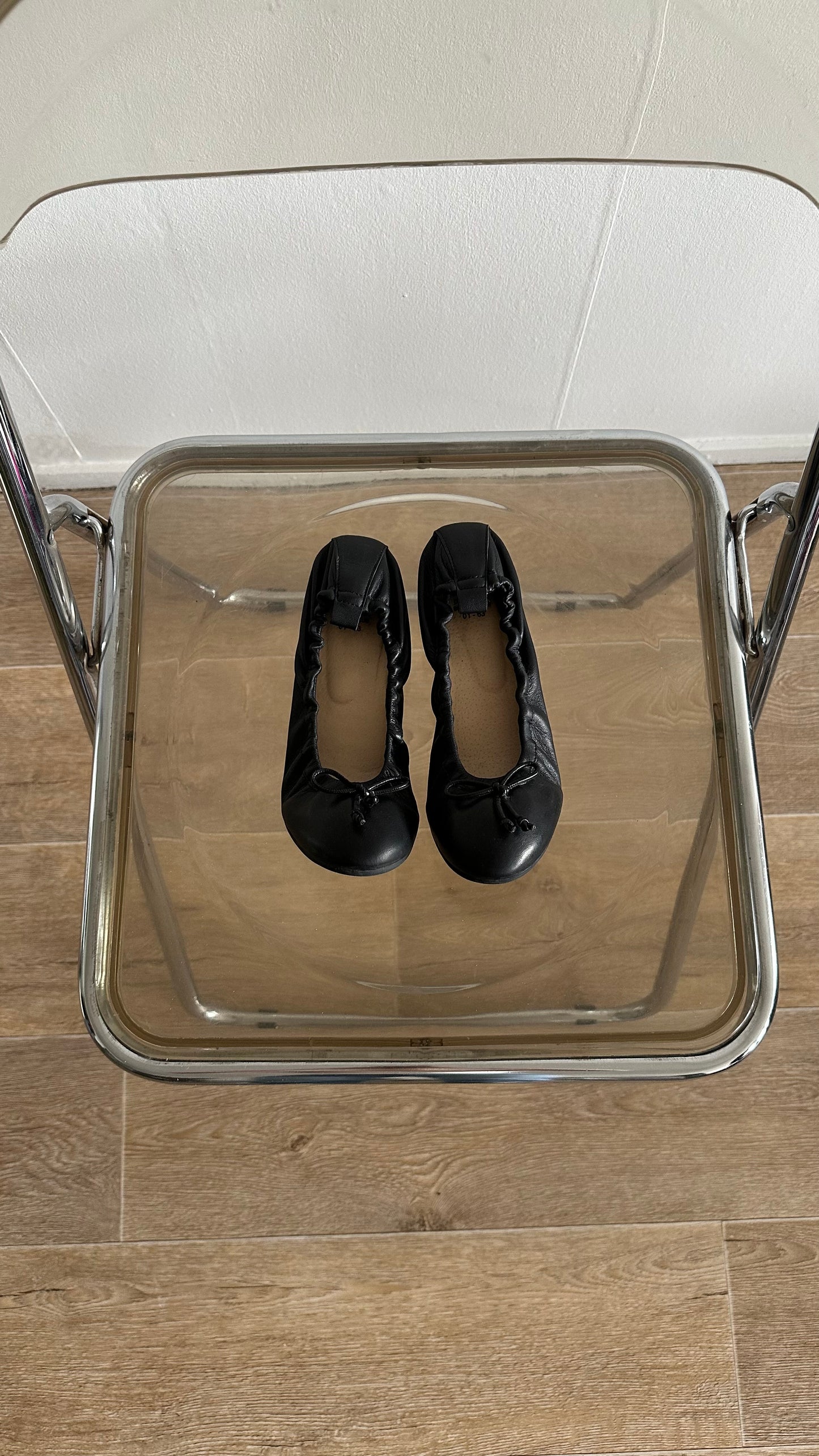 black ballet flats leather with bows