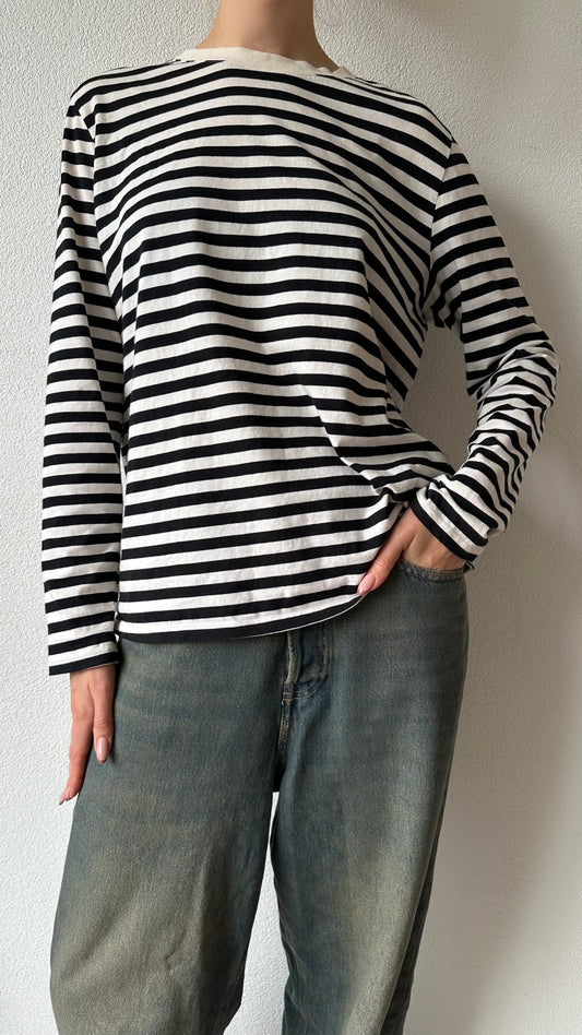 black and offwhite striped longsleeve shirt