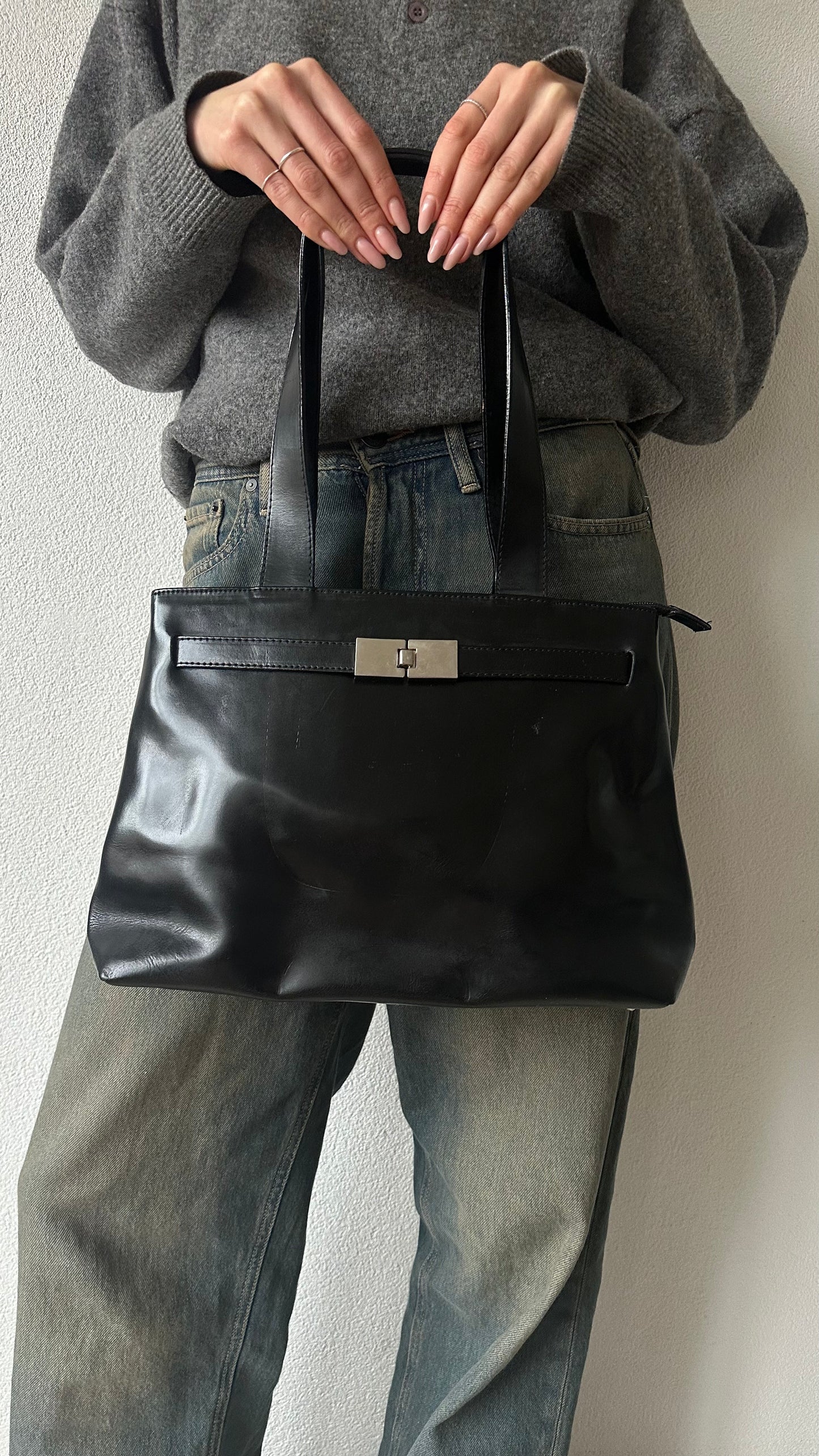 black leather shoulderbag silver details