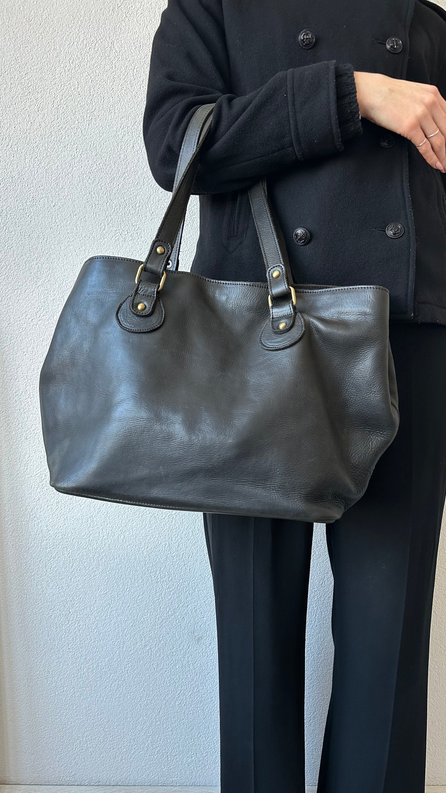 black leather shoulderbag with golden details