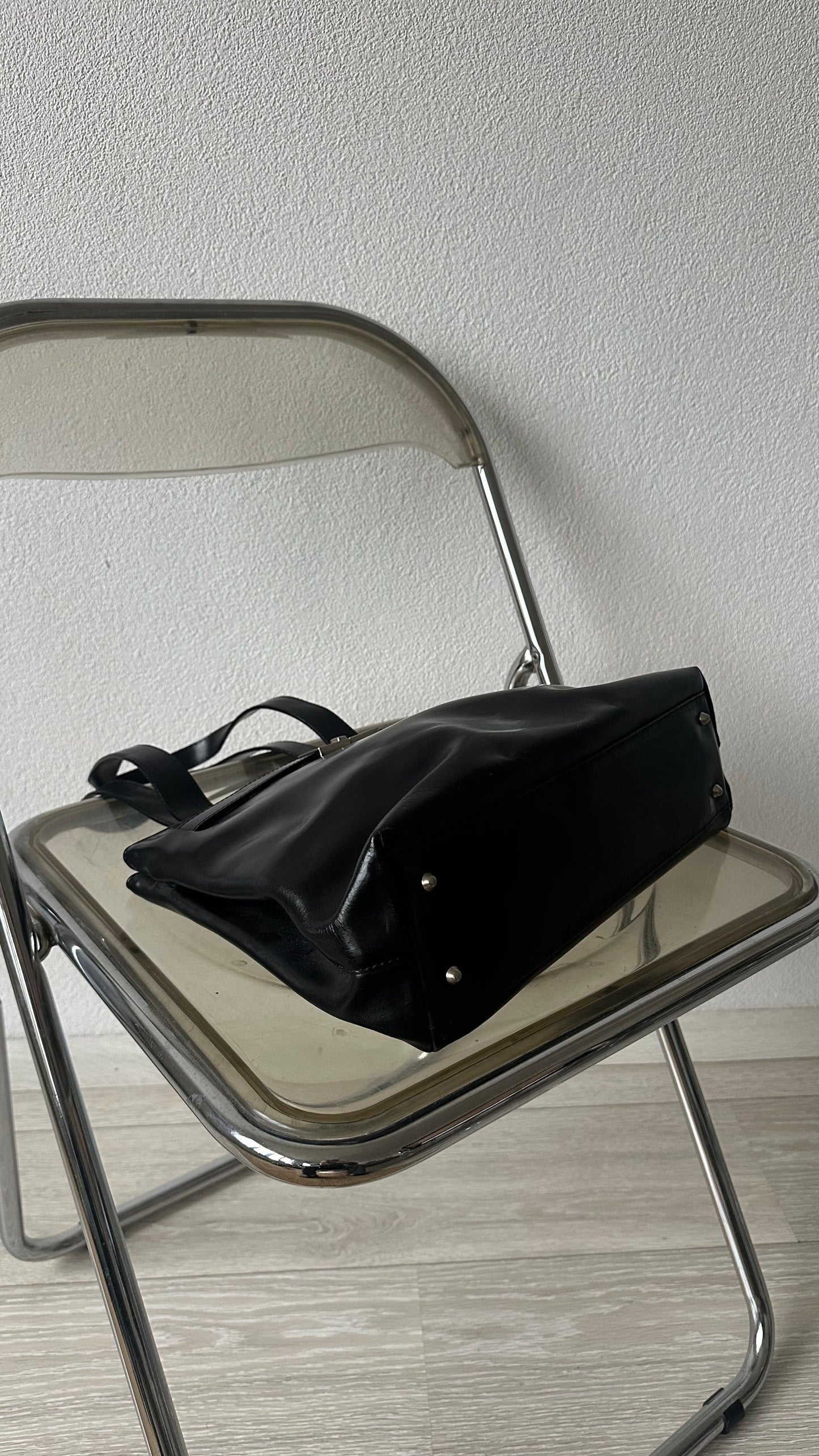 black leather shoulderbag silver details