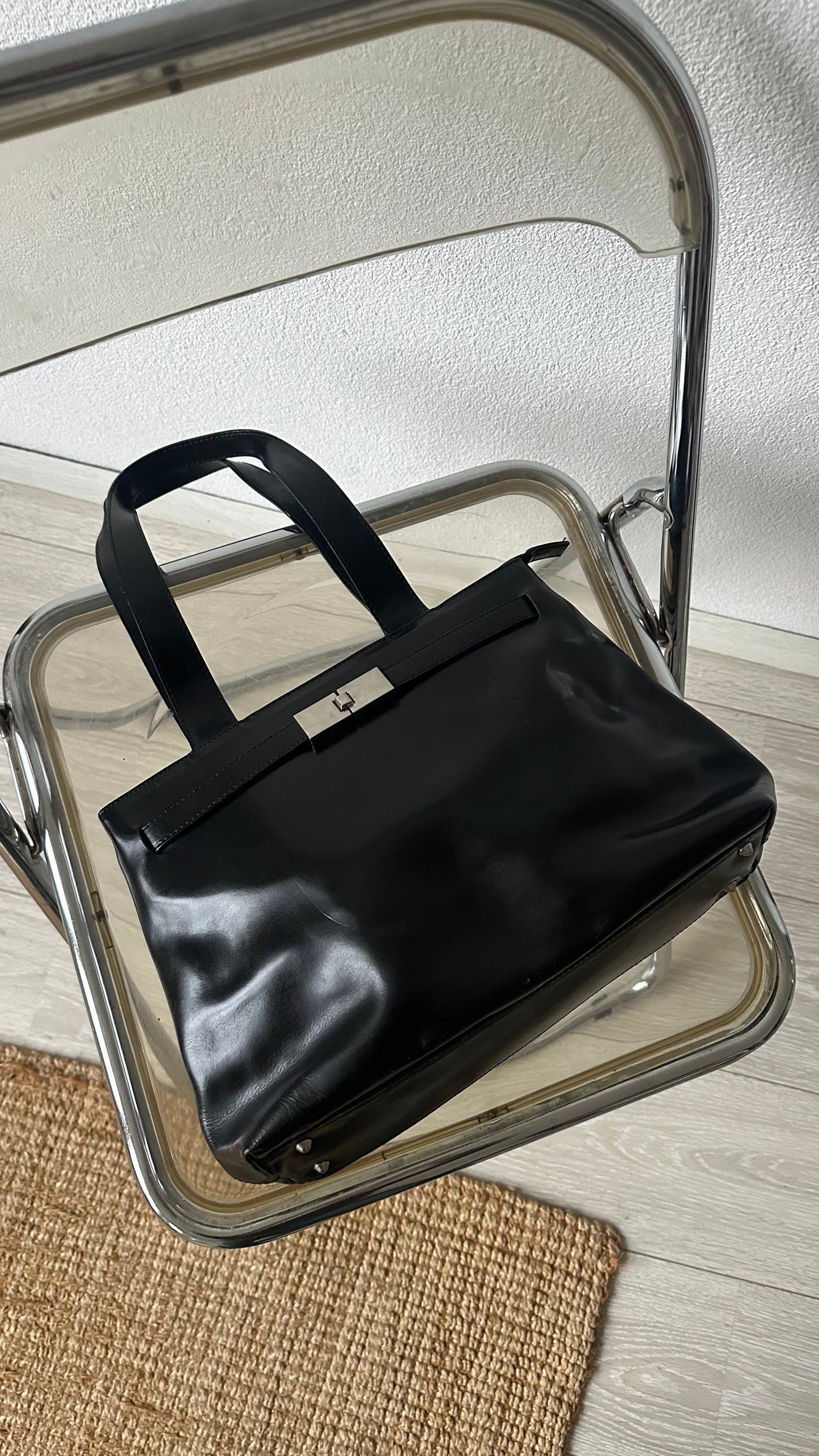 black leather shoulderbag silver details