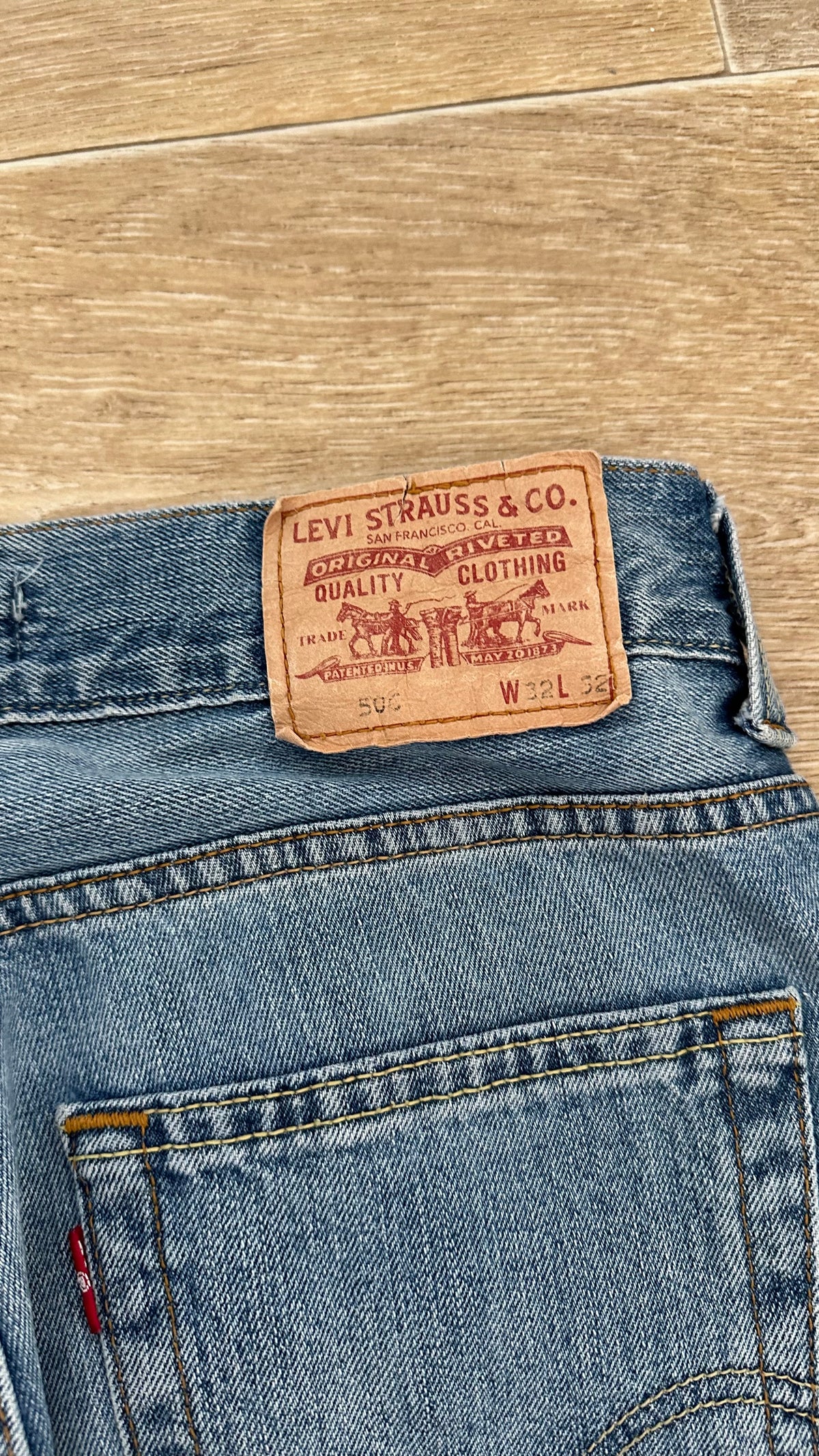 light denim 506 Levi’s jeans