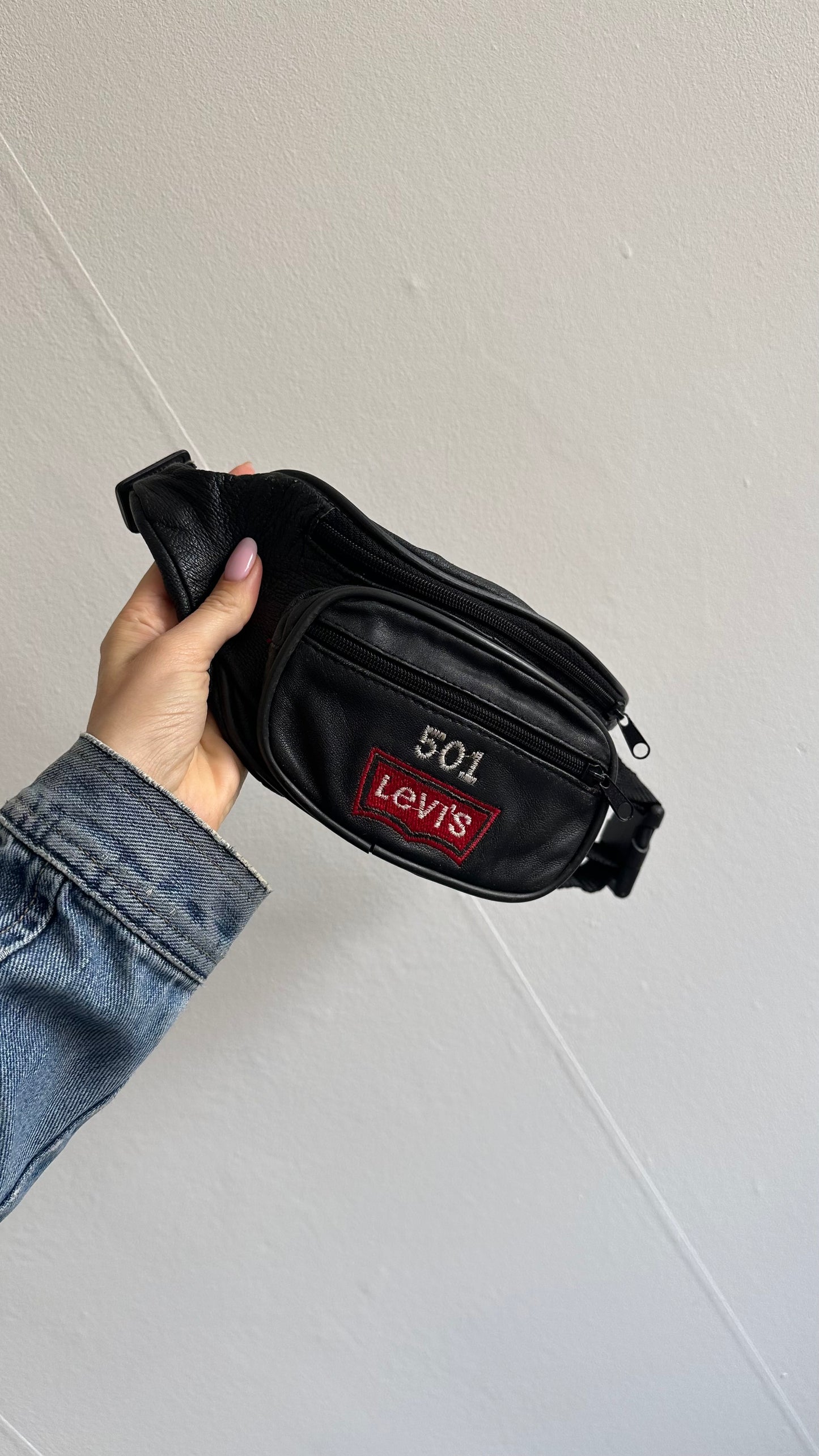 Levi’s vintage leather fannypack