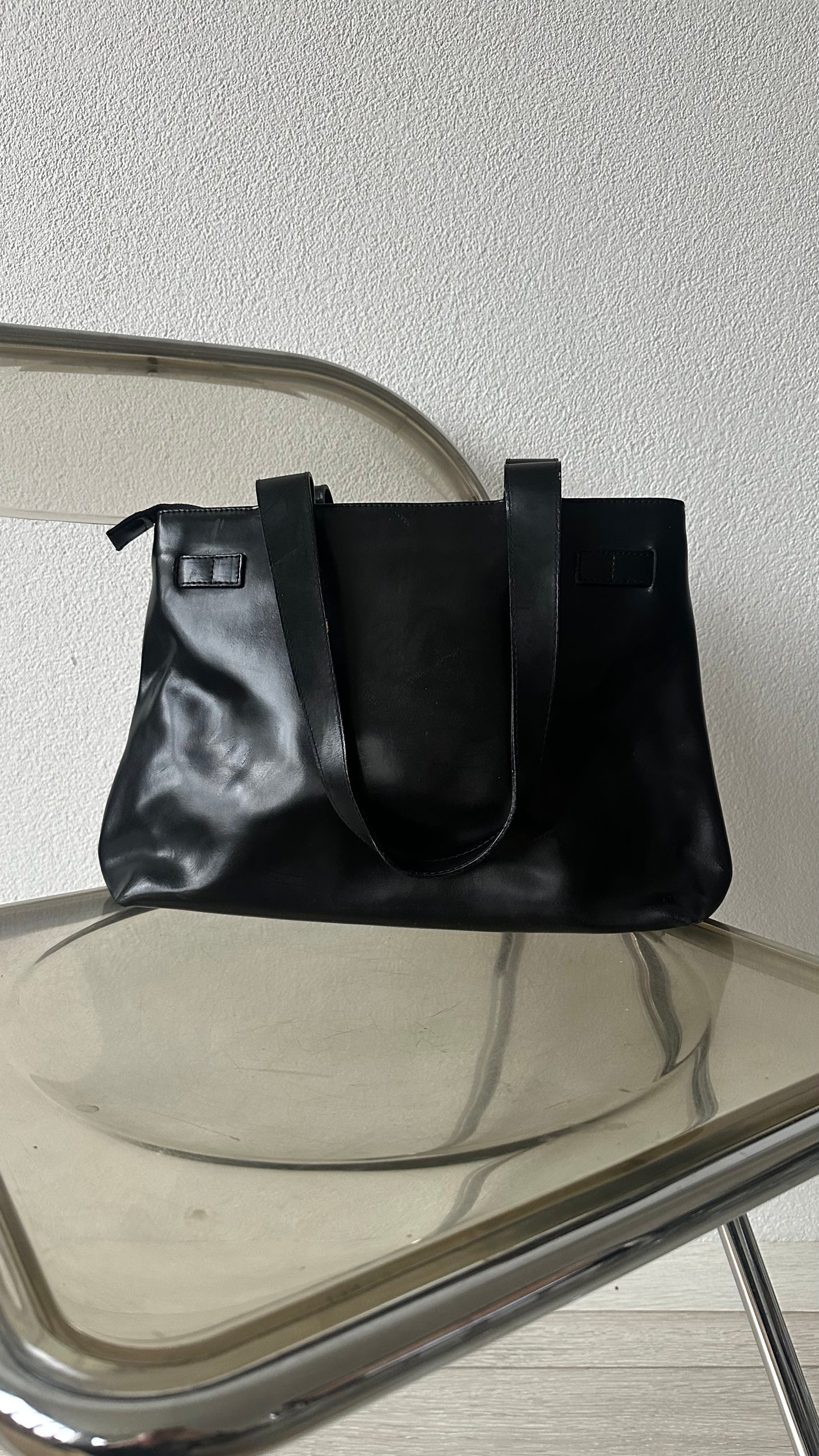 black leather shoulderbag silver details
