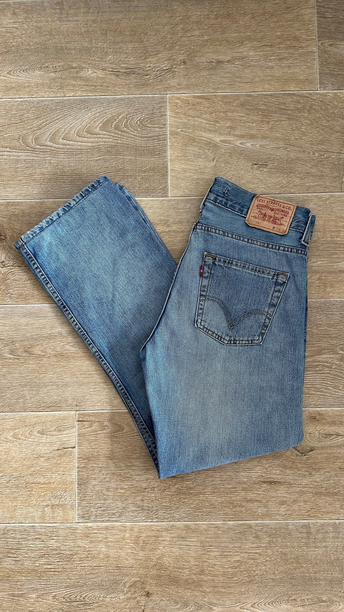 light denim 506 Levi’s jeans