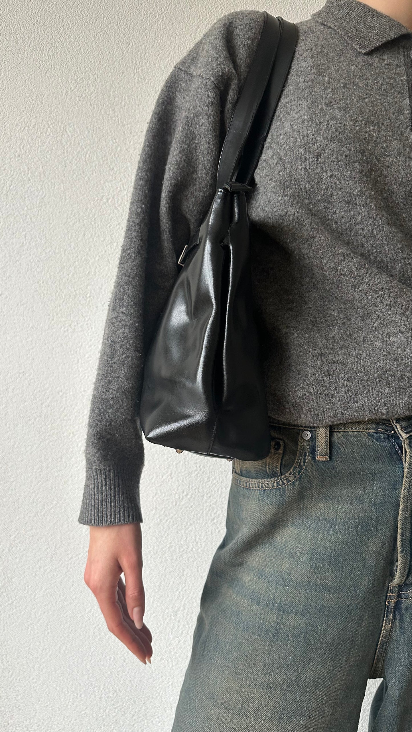 black leather shoulderbag silver details
