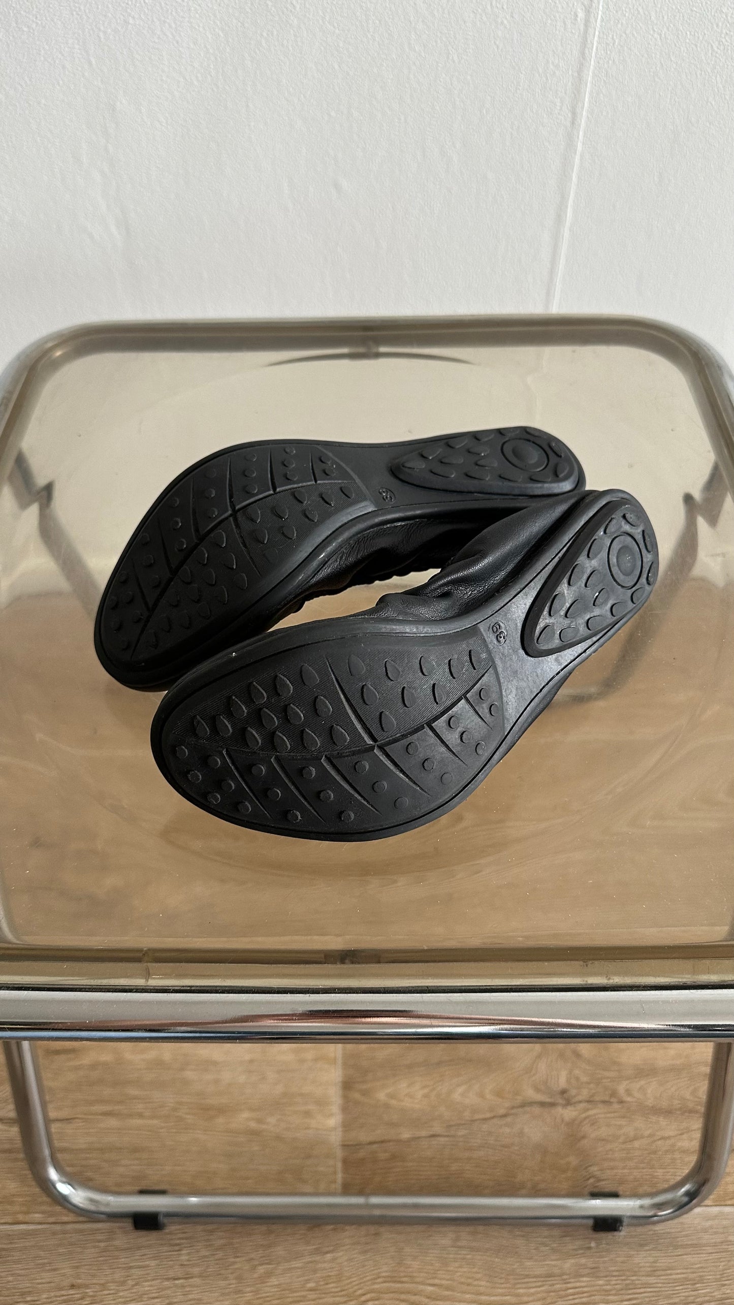 black ballet flats leather with bows