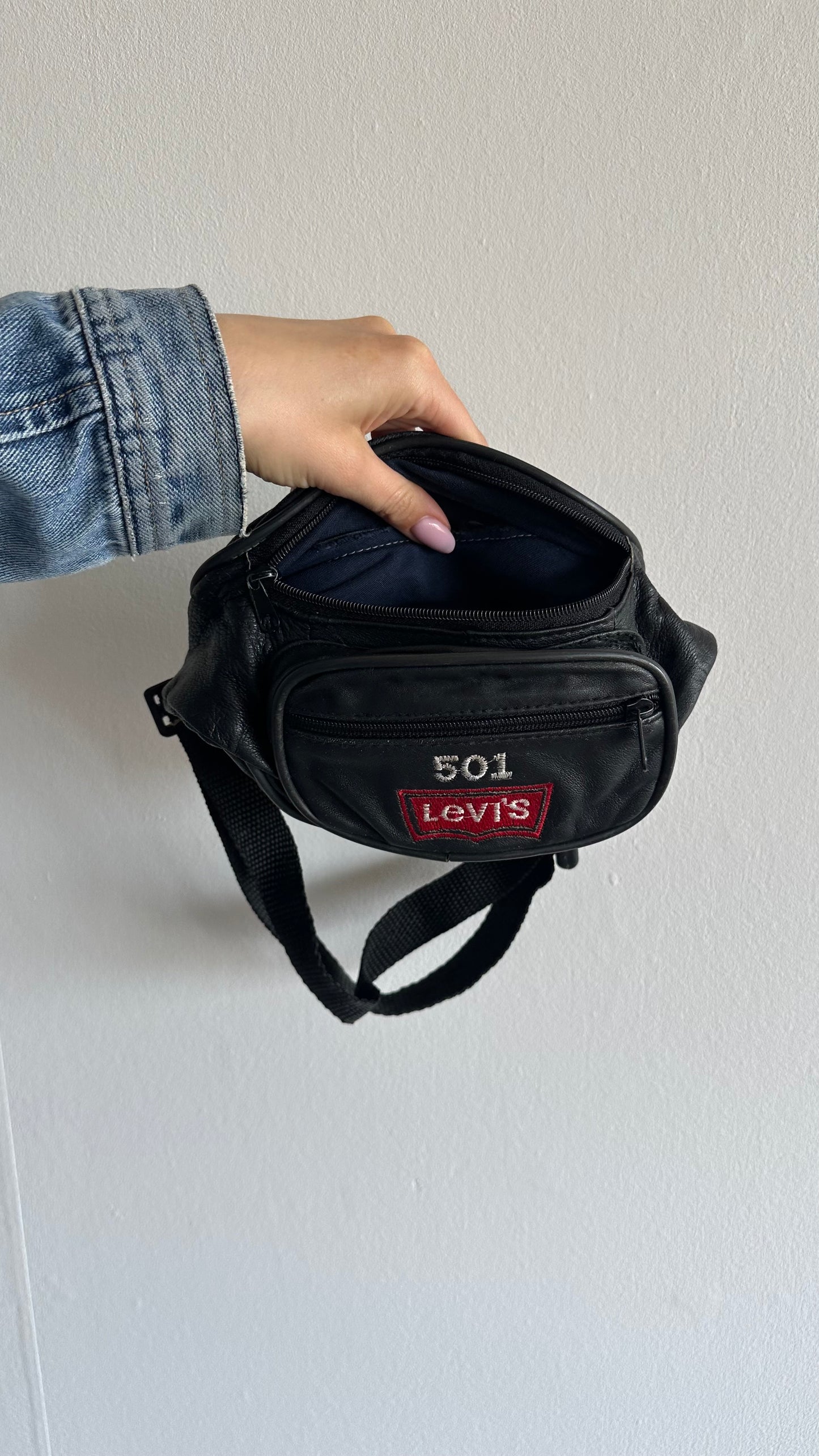 Levi’s vintage leather fannypack
