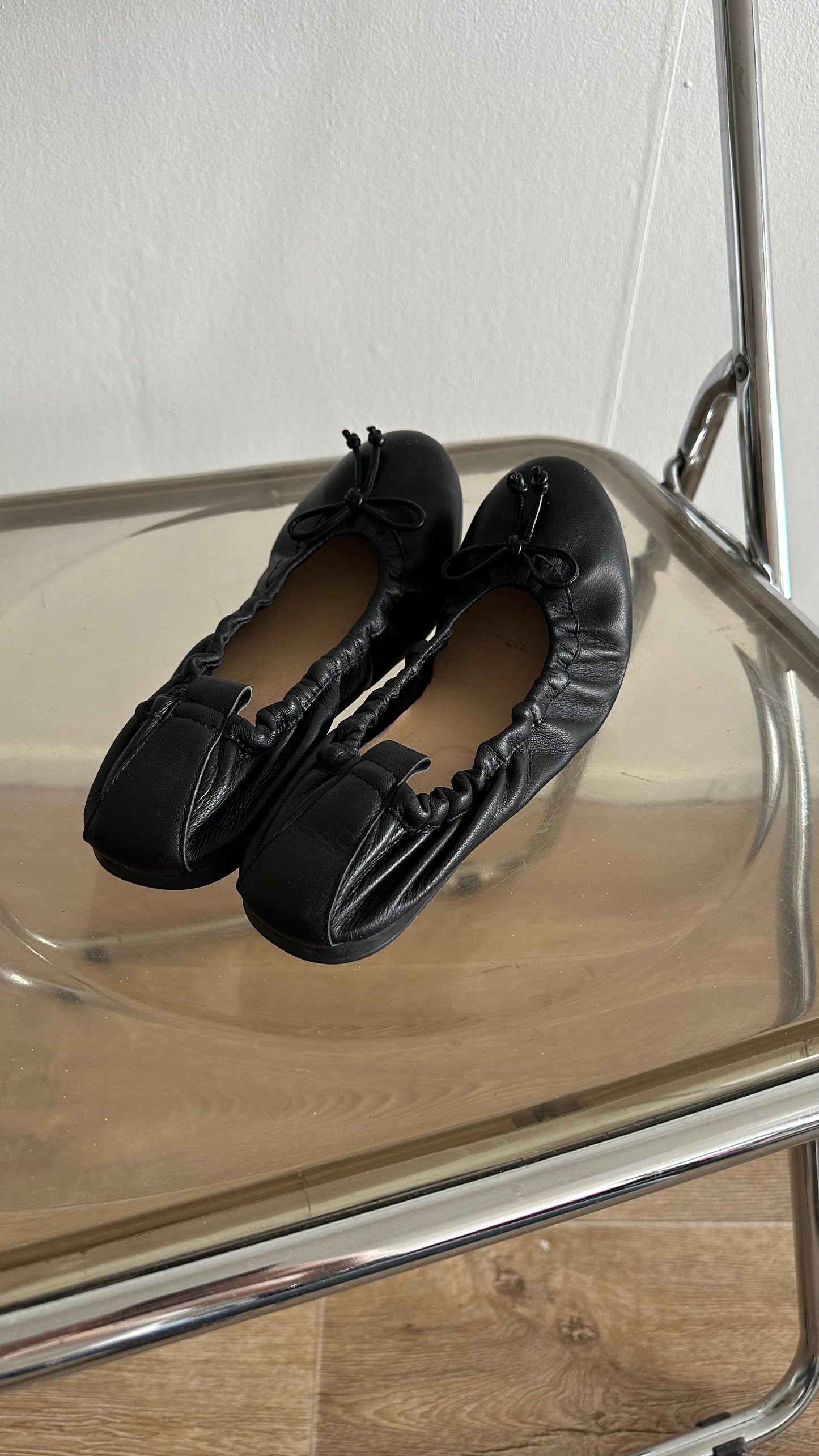 black ballet flats leather with bows