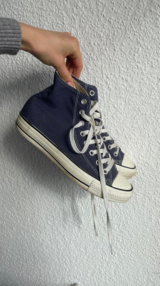 navy blue converse allstars