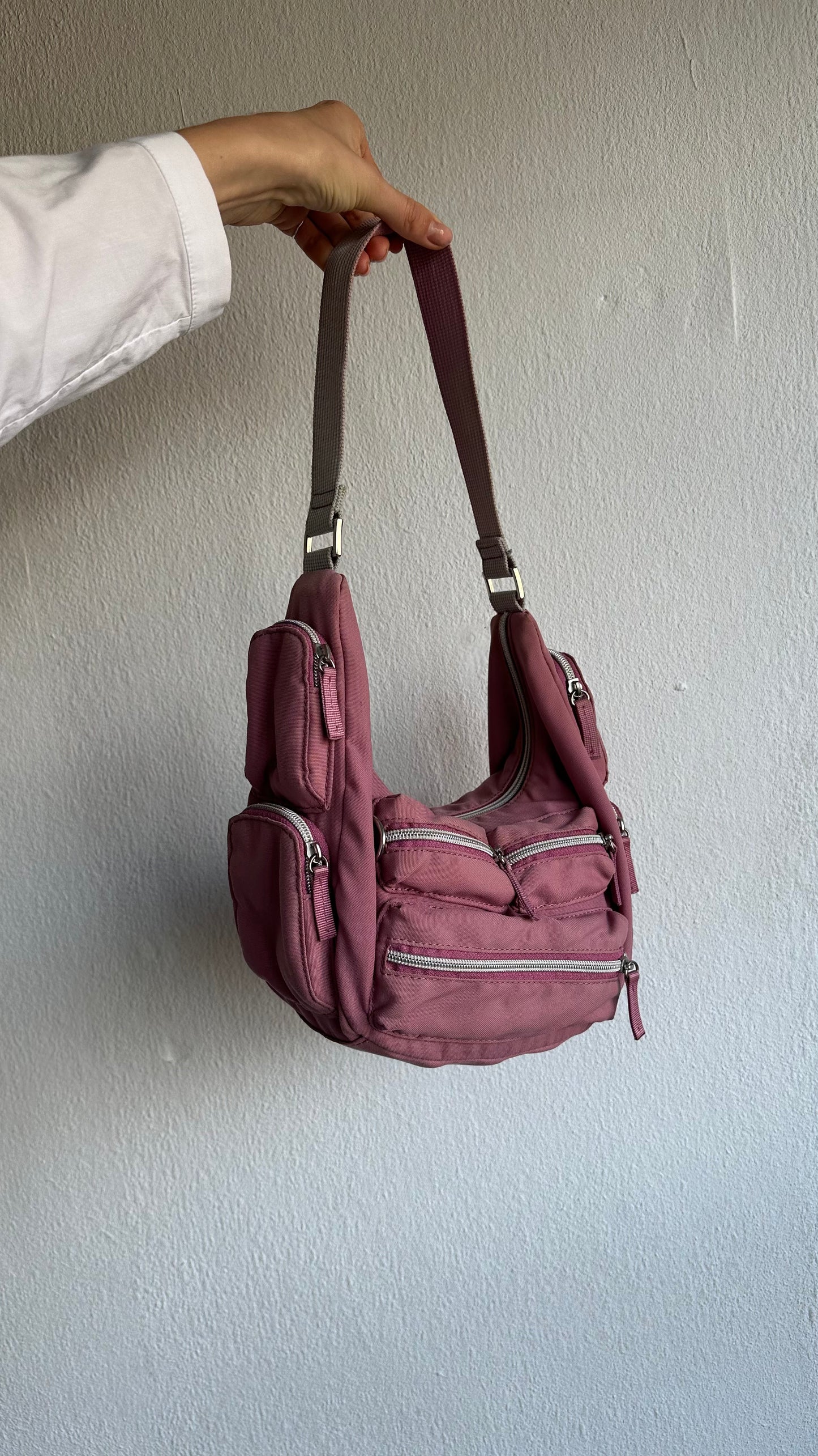 pink shoulderbag pockets