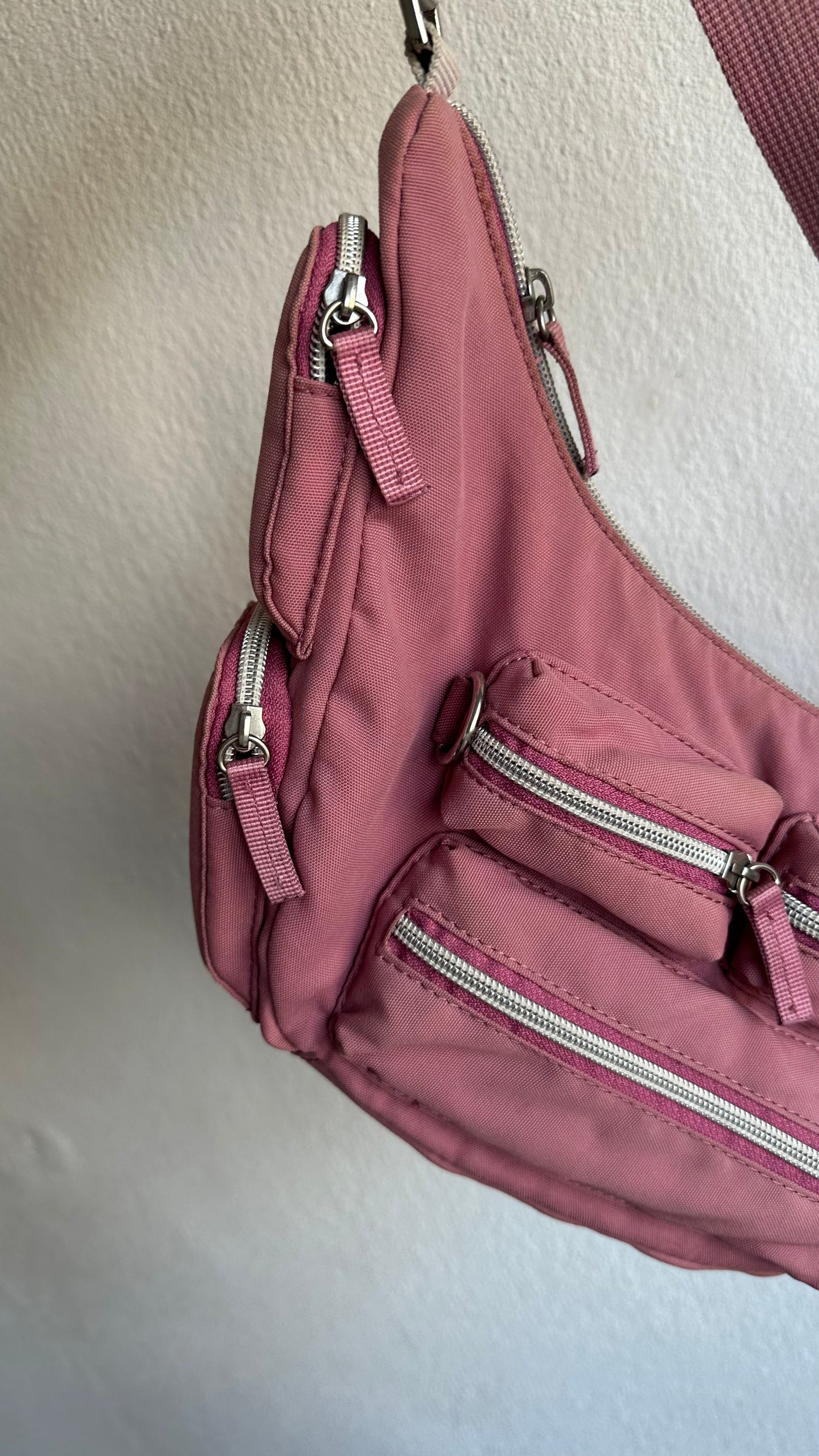 pink shoulderbag pockets