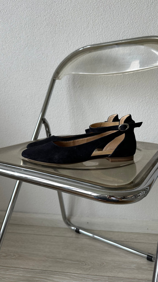 dark blue suede pointed ankle strap ballerina’s