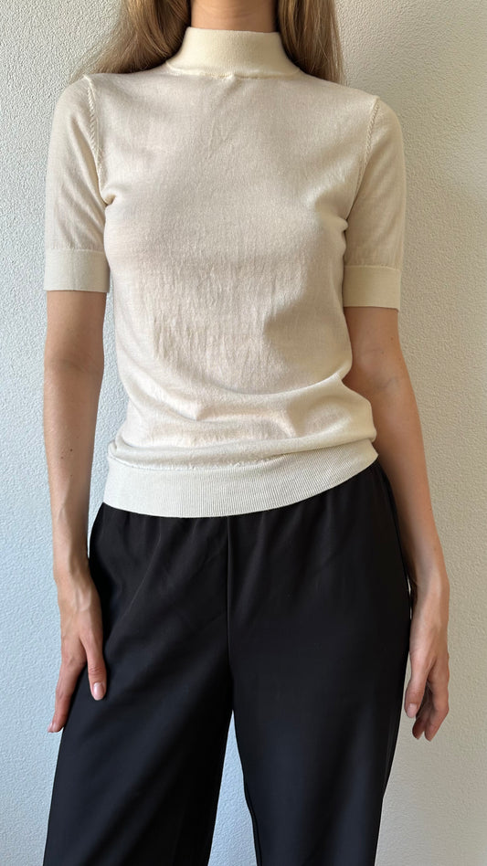 shortsleeve merino wool turtleneck in offwhite beige