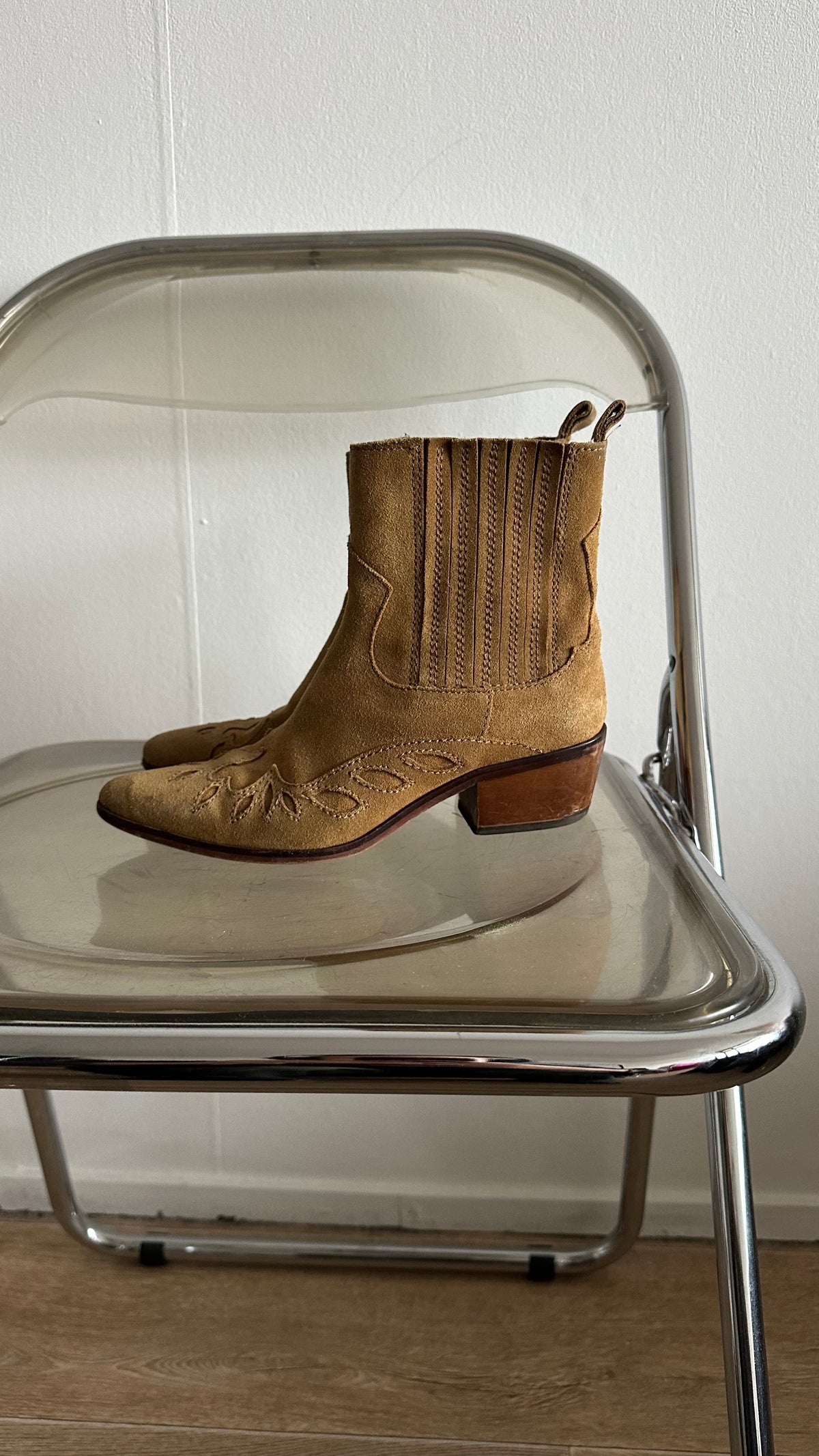 camel suède cowboy boots