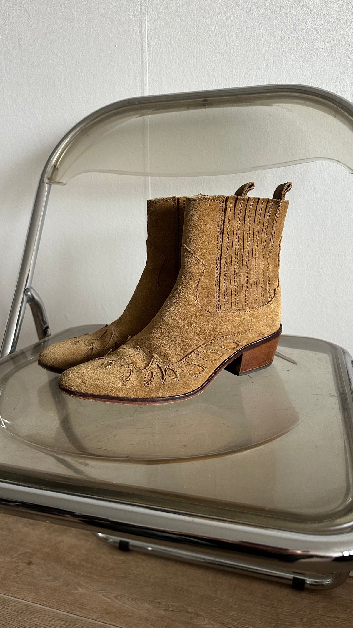 camel suède cowboy boots